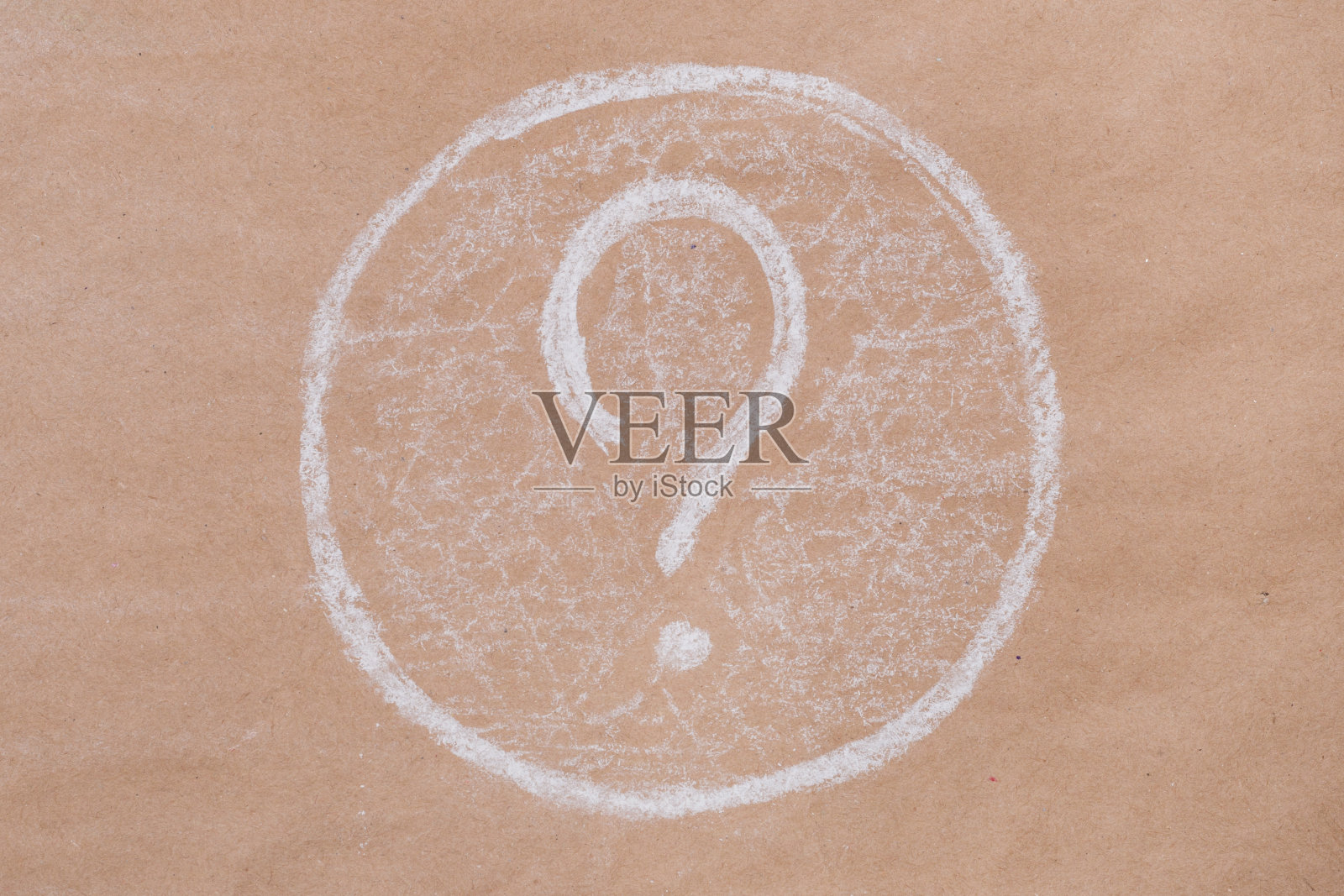 问号。旧牛皮纸的背景。本空间照片摄影图片