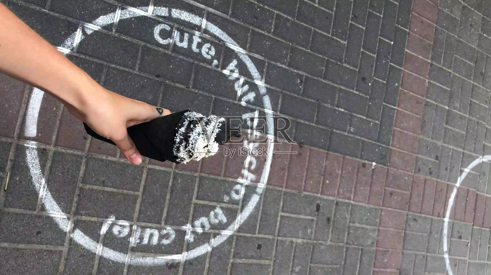 黑色的冰淇淋照片摄影图片