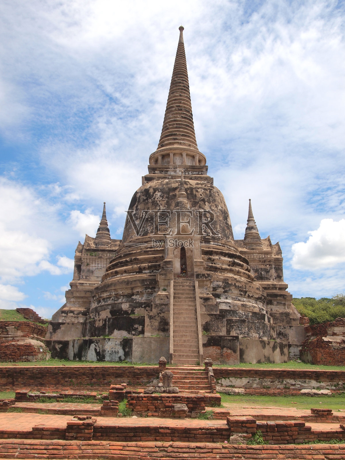 寺庙中的宝塔照片摄影图片