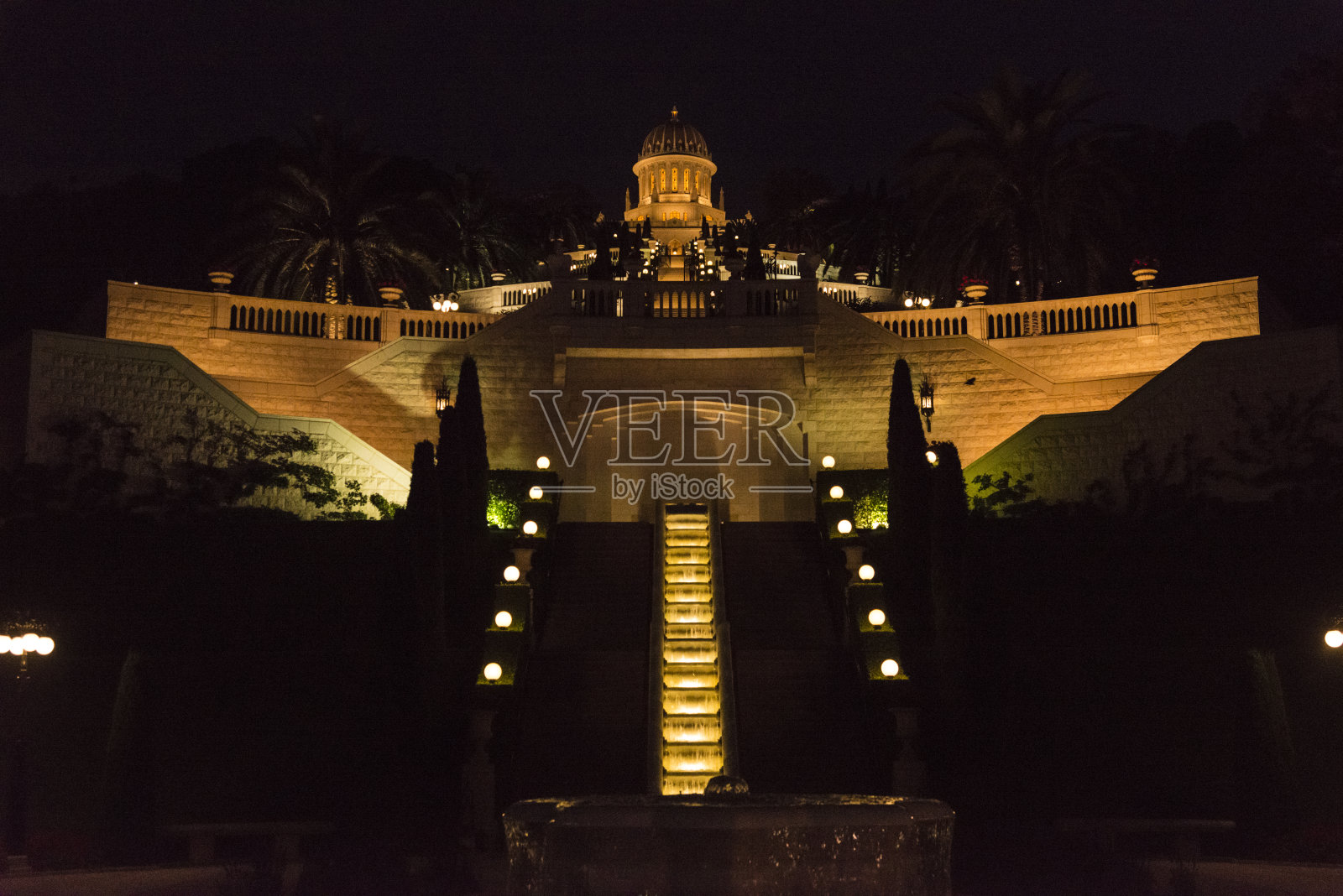 以色列海法夜晚的巴哈伊花园照片摄影图片