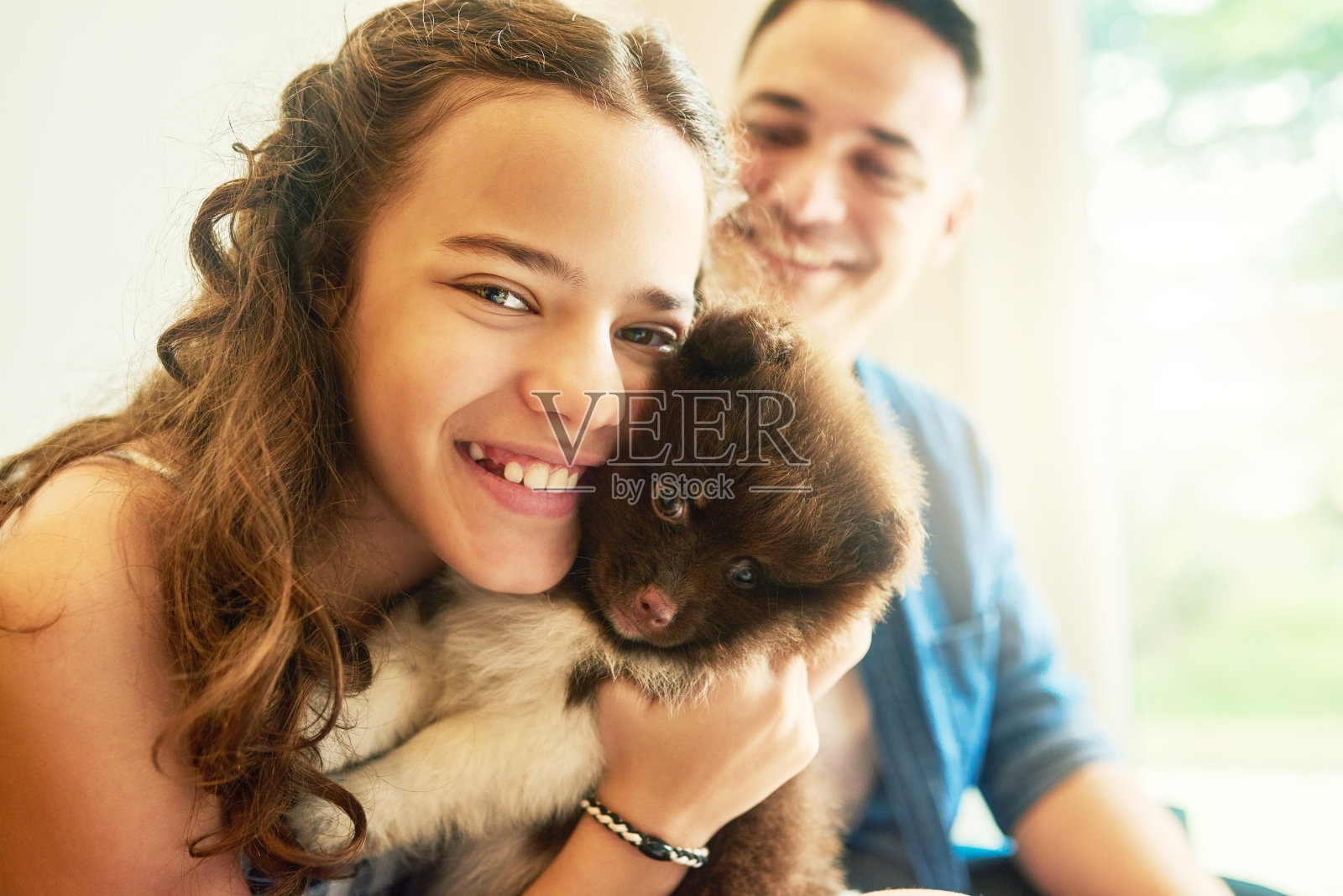 他是我最好的新朋友照片摄影图片