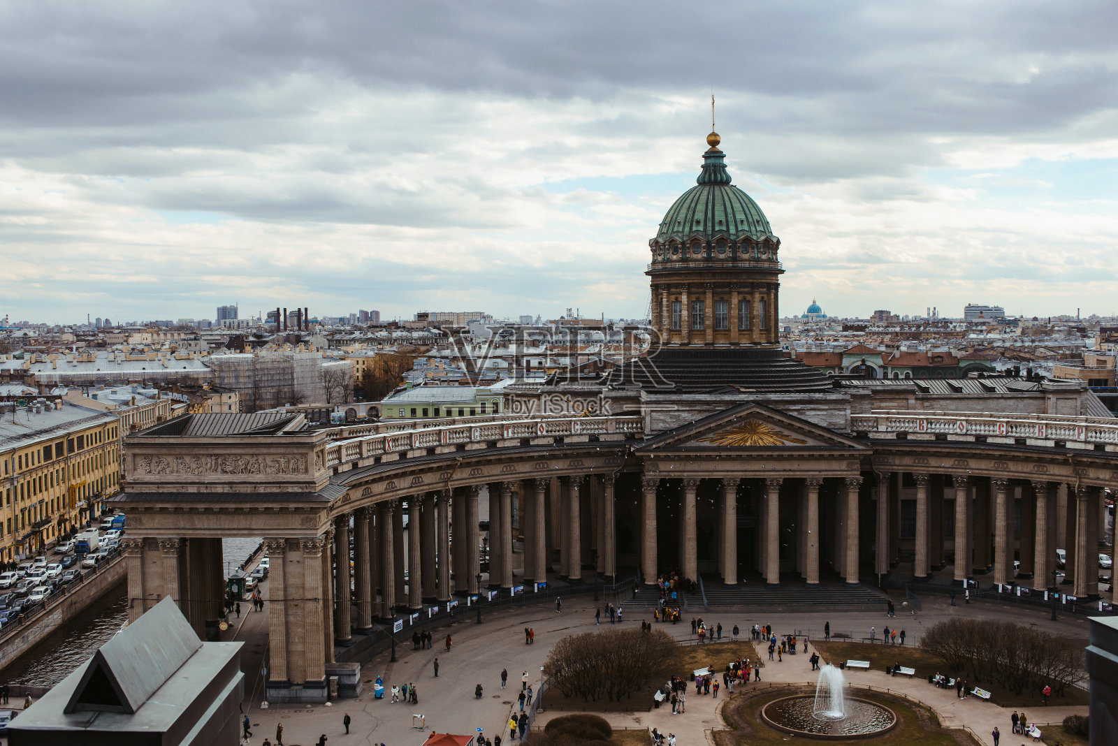 鸟瞰图圣彼得堡城市，俄罗斯与屋顶，天空，喀山大教堂。有选择性的重点。俄罗斯旅游和旅游业。SPB旅游概念照片摄影图片