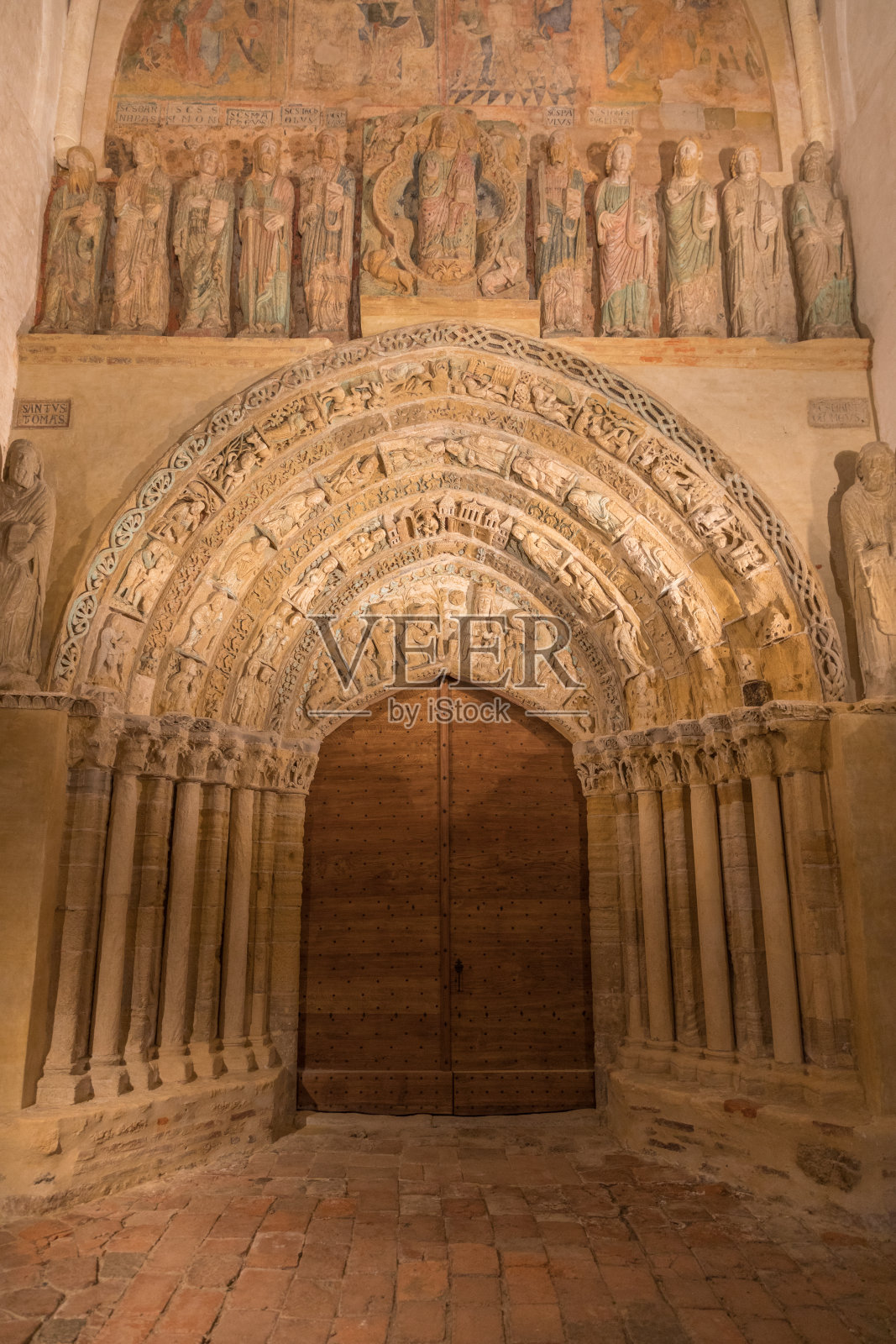 法国米米赞教堂的鼓室照片摄影图片