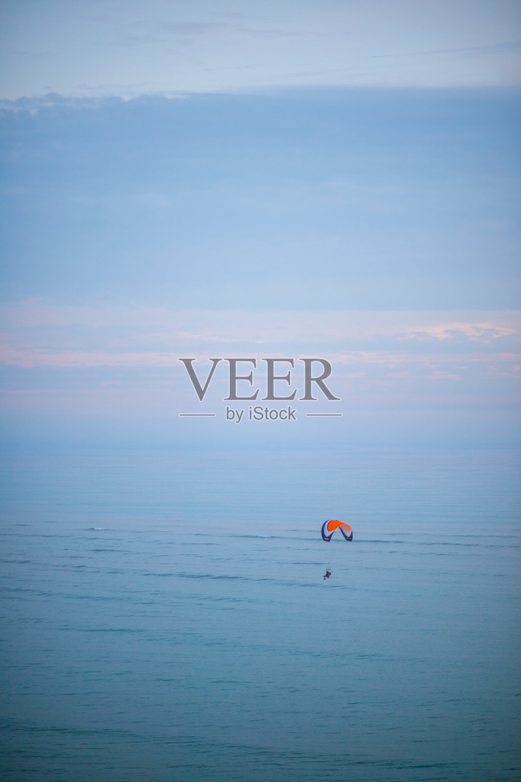 海上动力滑翔伞照片摄影图片