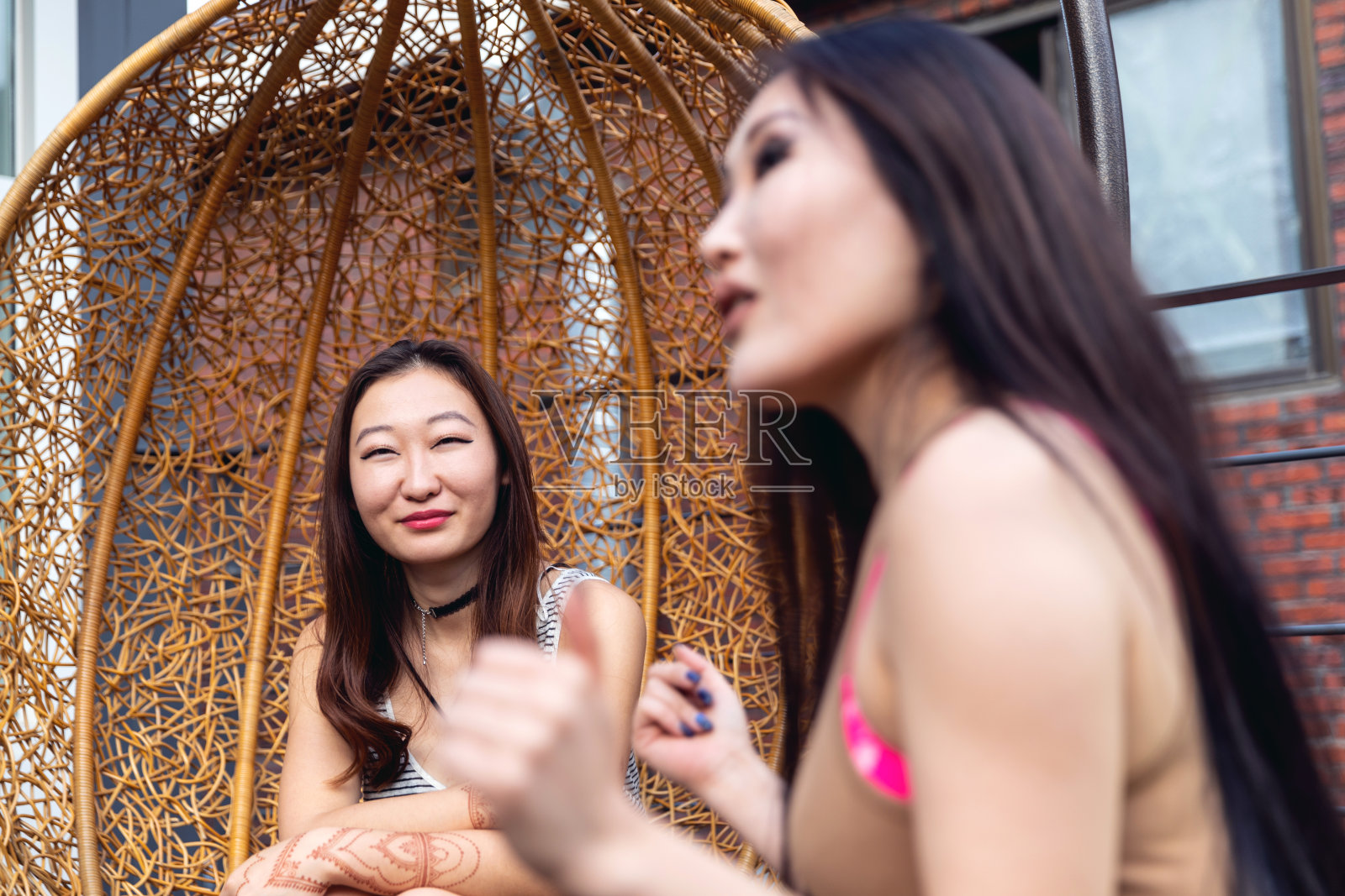 朋友聚会和乐趣的屋顶露台在首尔照片摄影图片