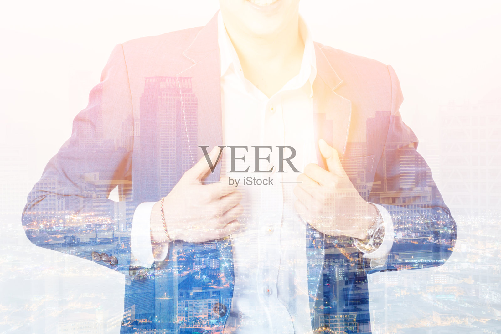 双重曝光，商人形象和城市景观夜间时间，灯光闪耀效果的经营理念照片摄影图片