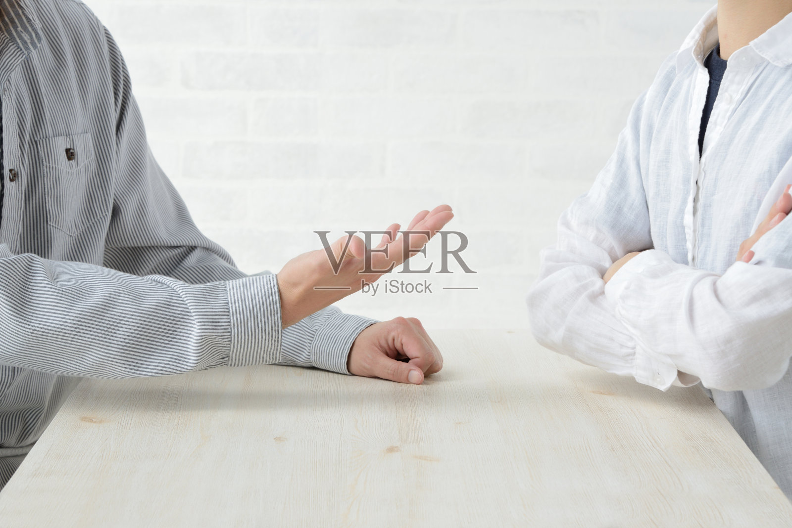 男人和女人之间的争吵照片摄影图片