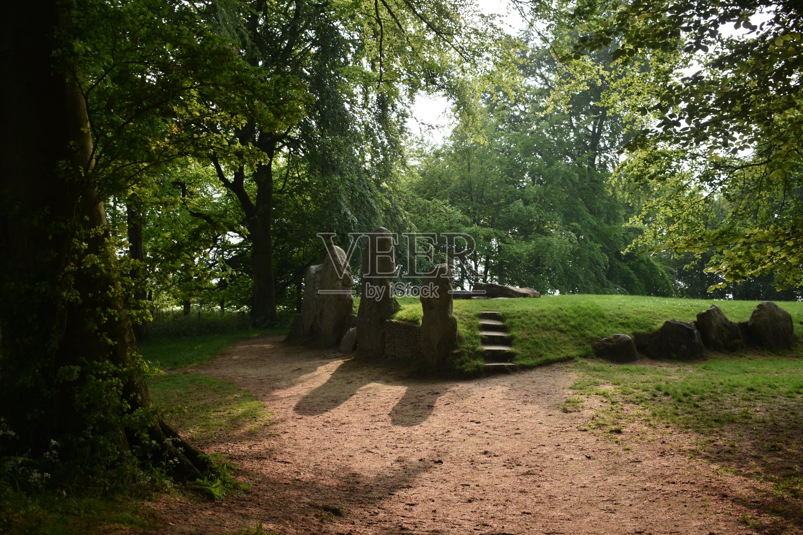 韦兰的史密斯长barrow在牛津郡-入口视图照片摄影图片