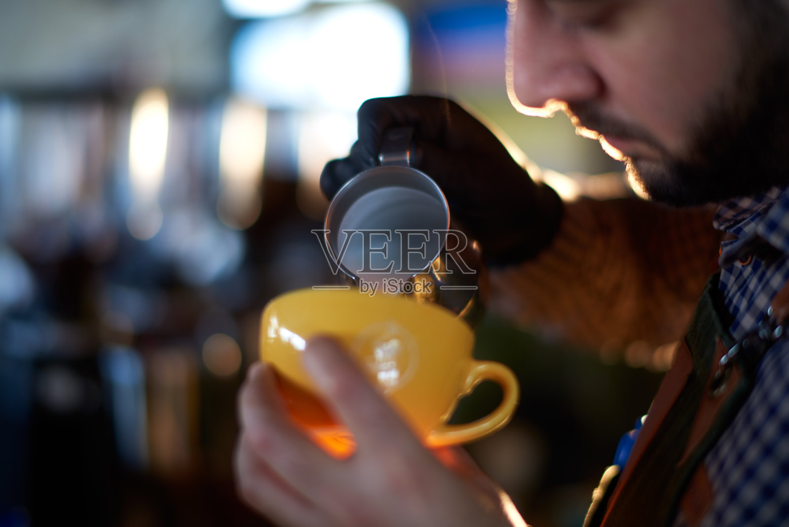 咖啡店的咖啡师照片摄影图片