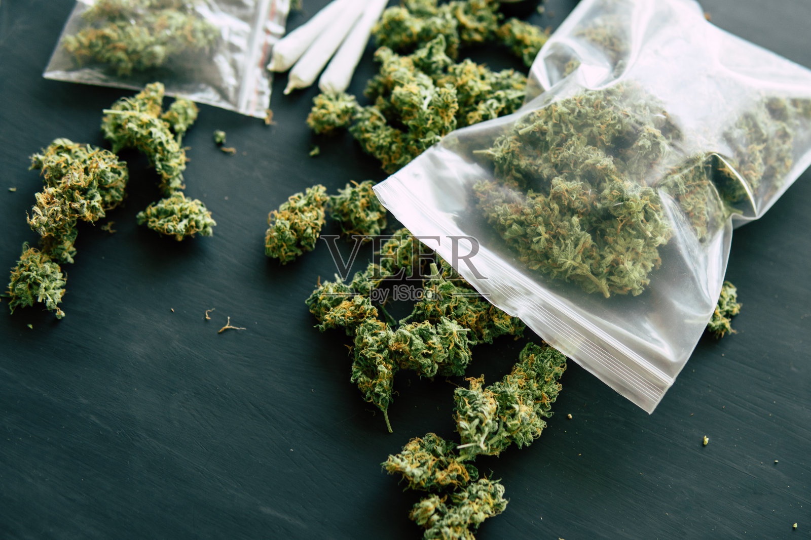 大麻花有毛的大麻芽大麻杂草的宏照片摄影图片