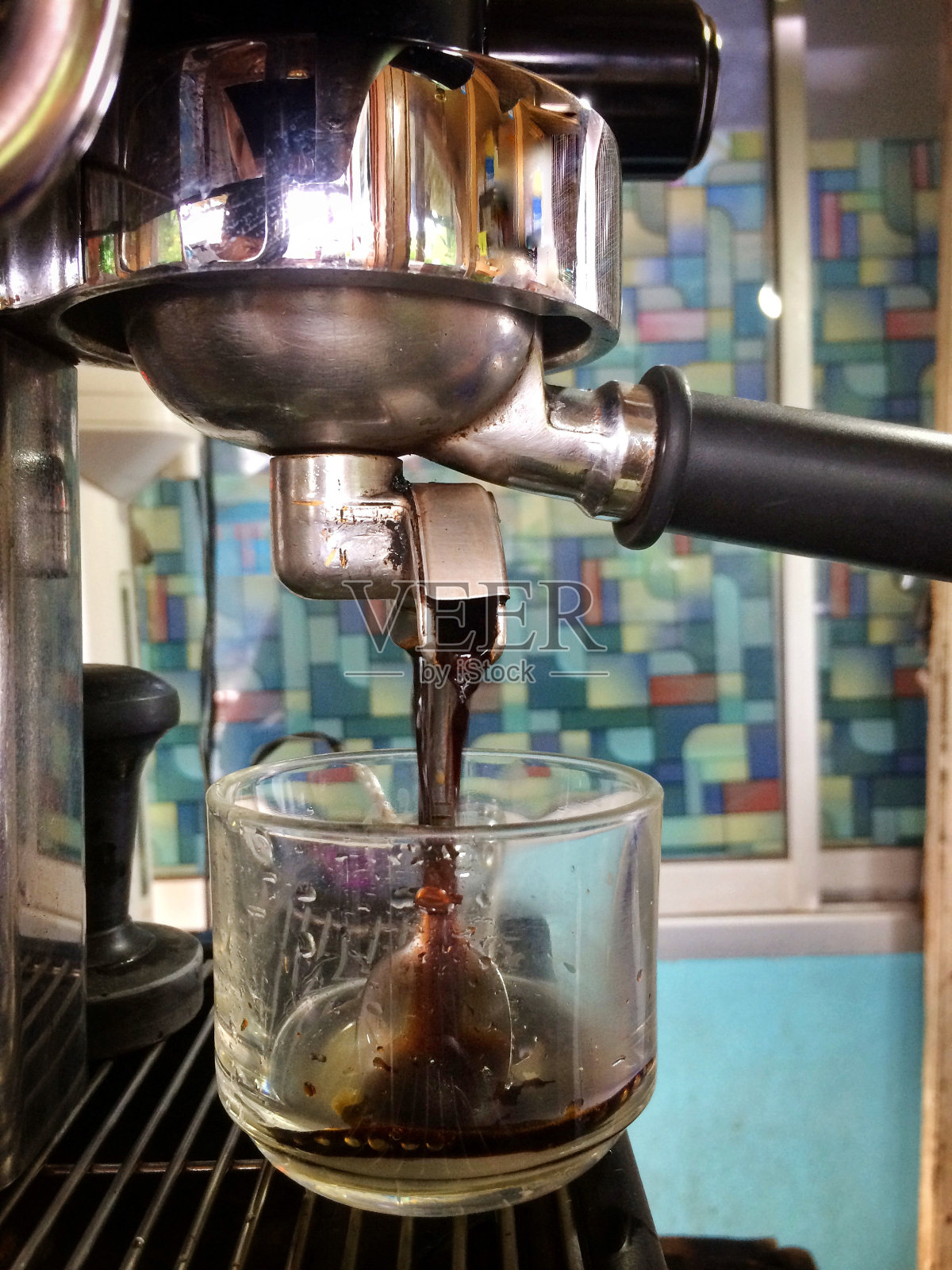 咖啡机和热浓缩咖啡照片摄影图片