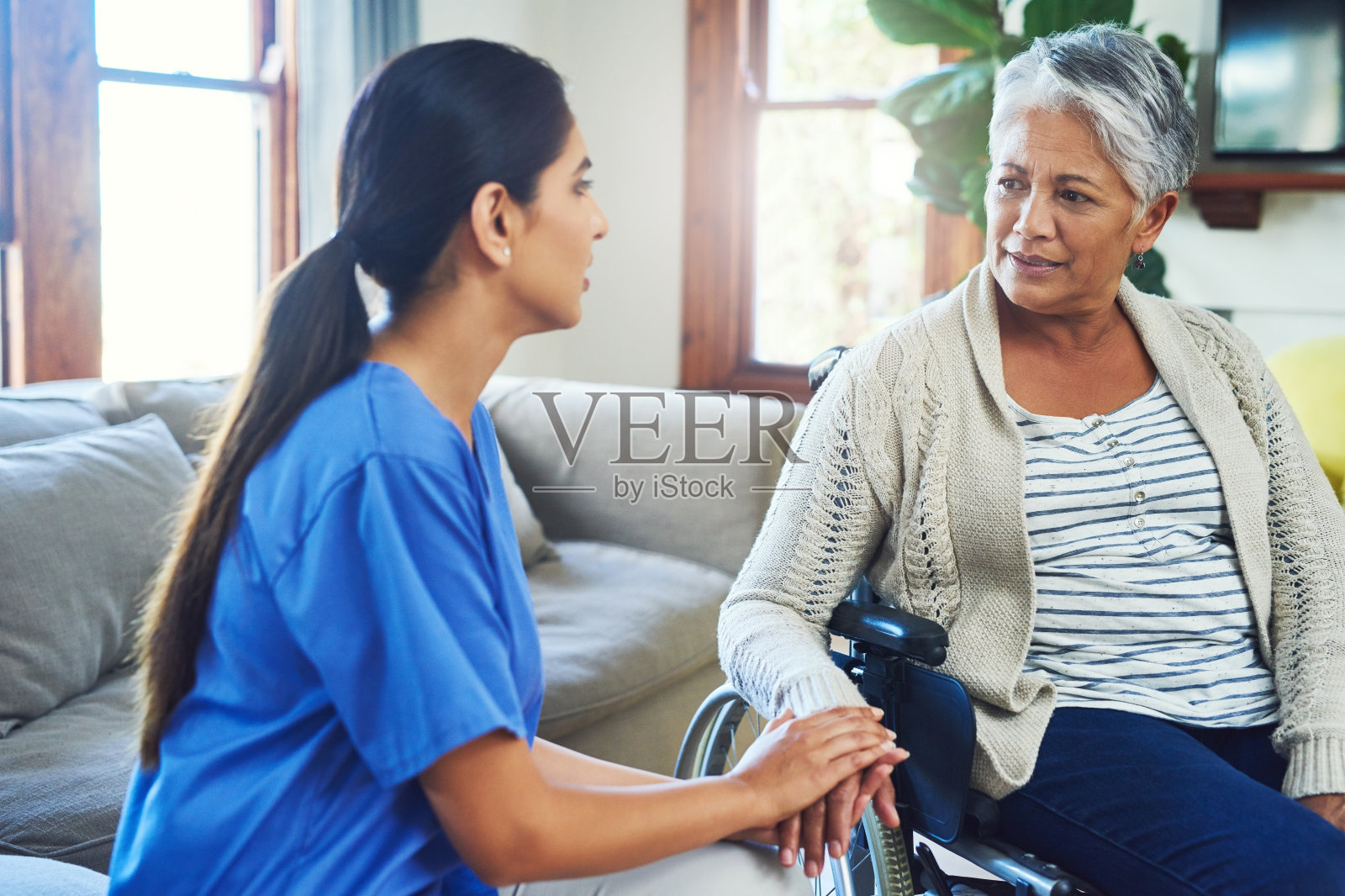 我在的时候，你总会伸出援助之手照片摄影图片