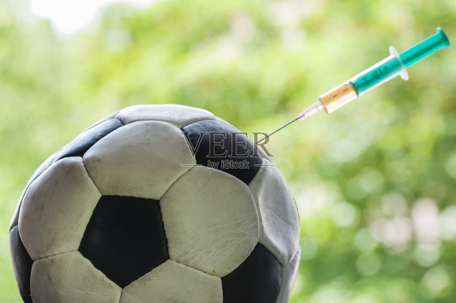 足球需要注射照片摄影图片