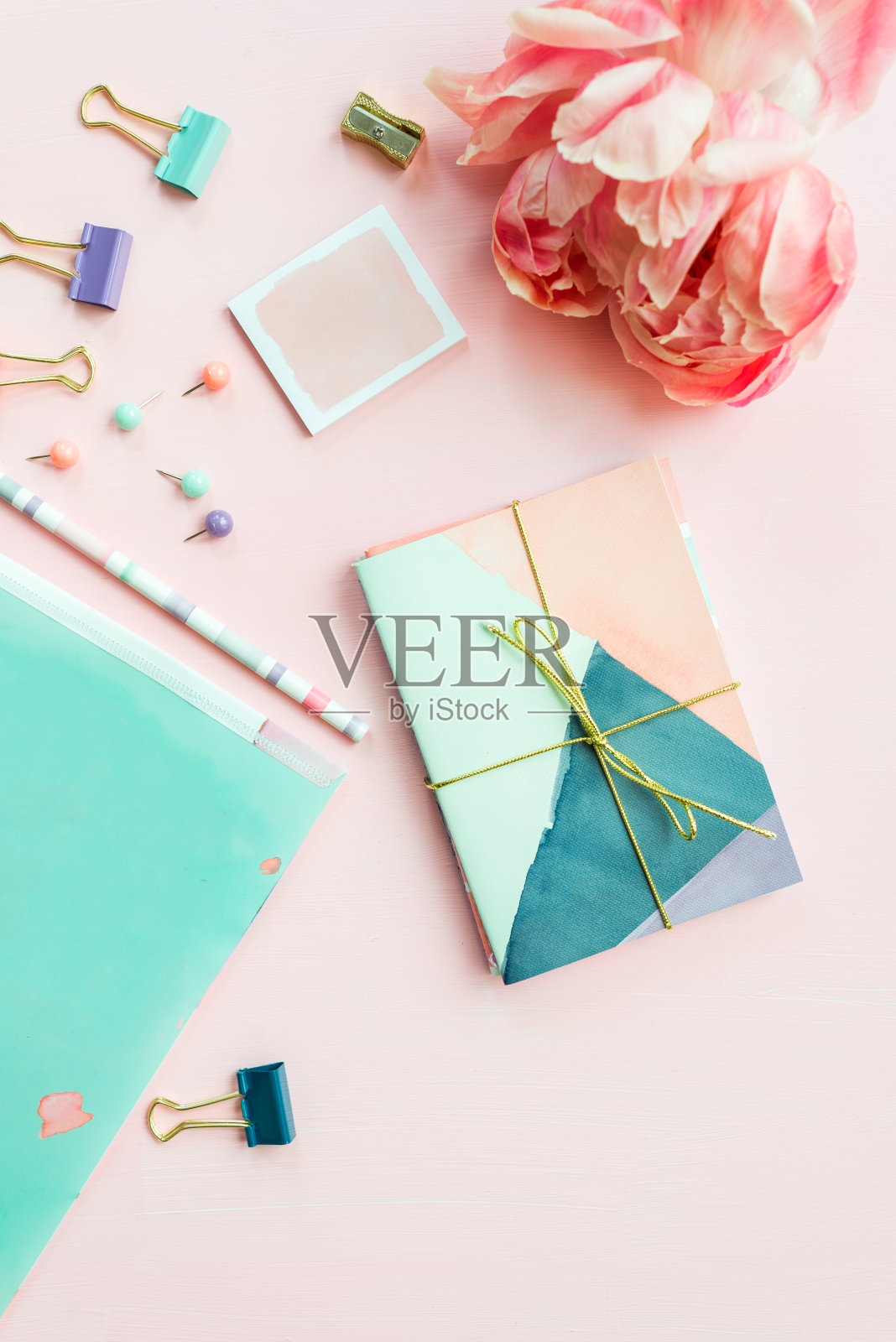 空笔记本，写梦想和想法，不同的Stat照片摄影图片