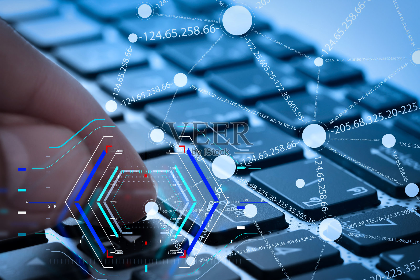 近距离的商业人士工作的笔记本电脑与社会媒体图表的概念照片摄影图片