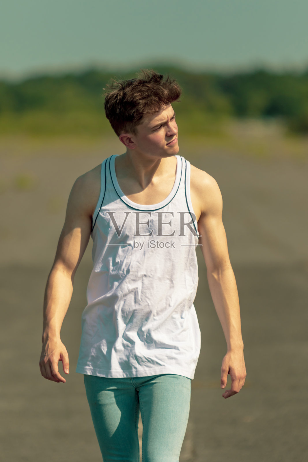 在一个温暖的夏日午后照片摄影图片