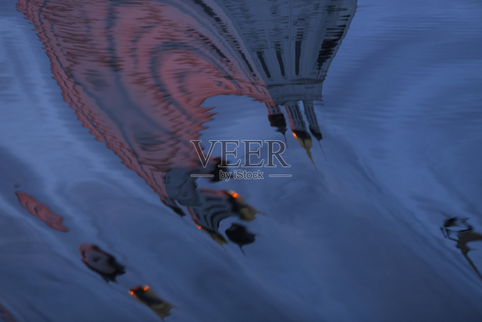 寺庙在水中的倒影照片摄影图片