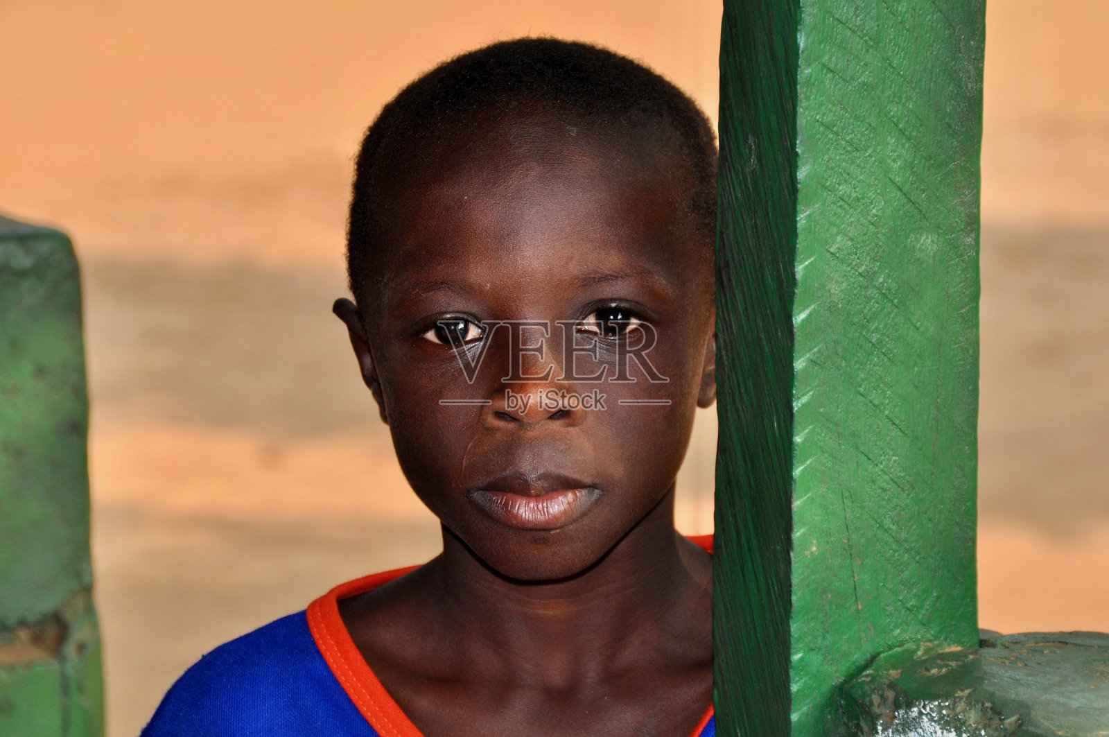 男孩的特写肖像照片摄影图片