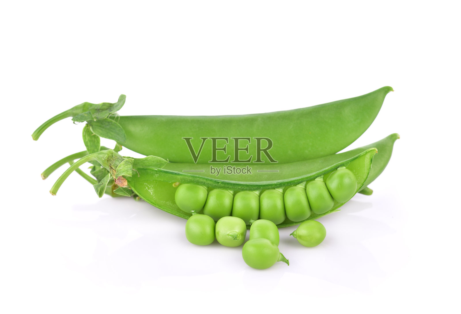 豌豆孤立在白色背景上。照片摄影图片