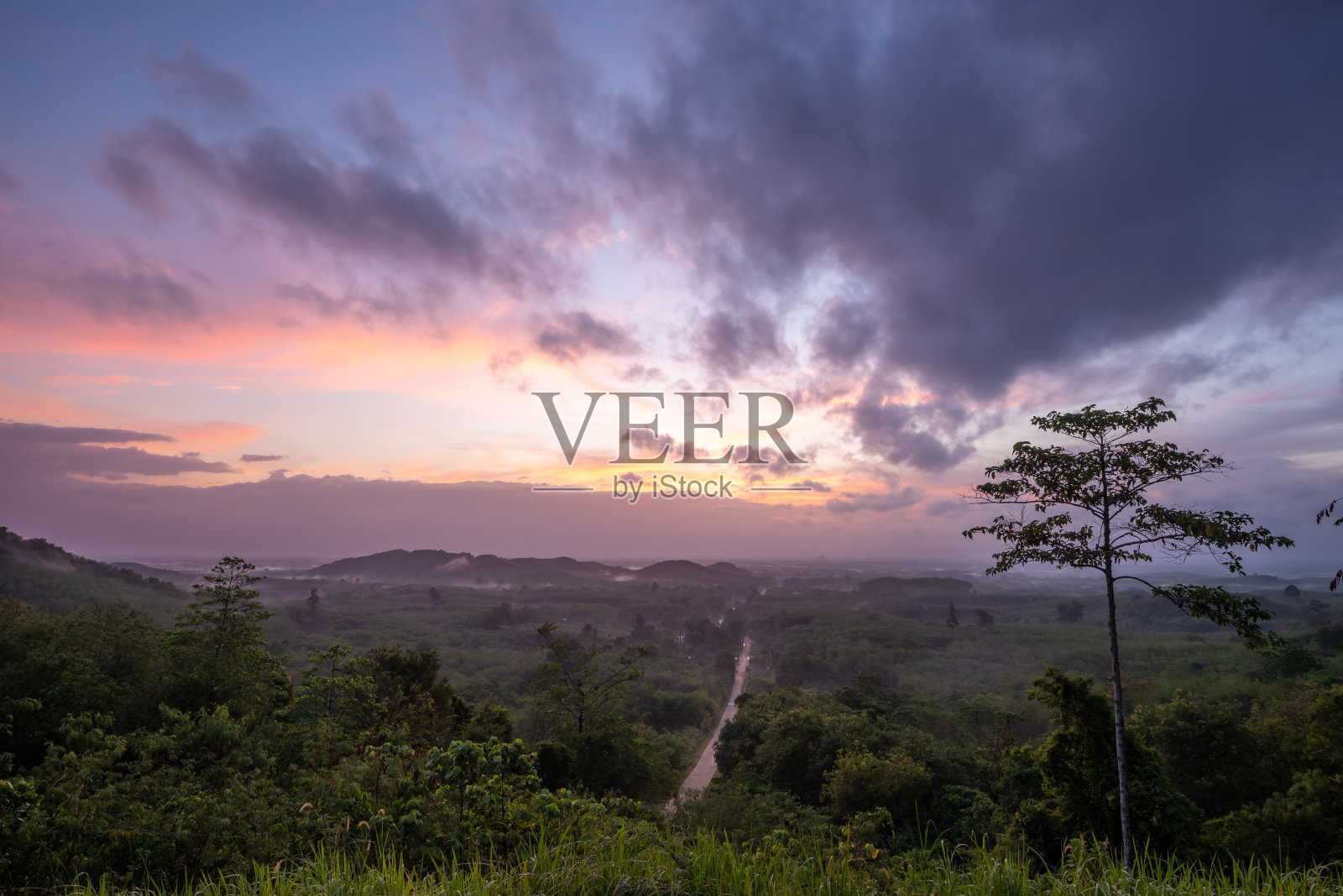 山的剪影，云的日出，天空照片摄影图片