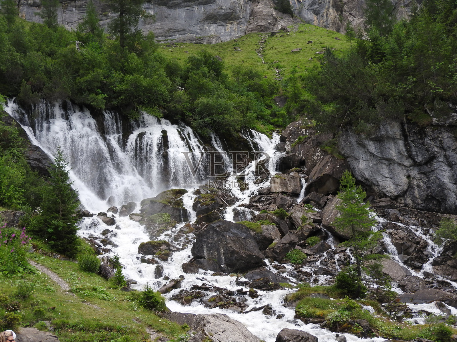 沿着美丽的瀑布，Sibe Brunne，瑞士照片摄影图片