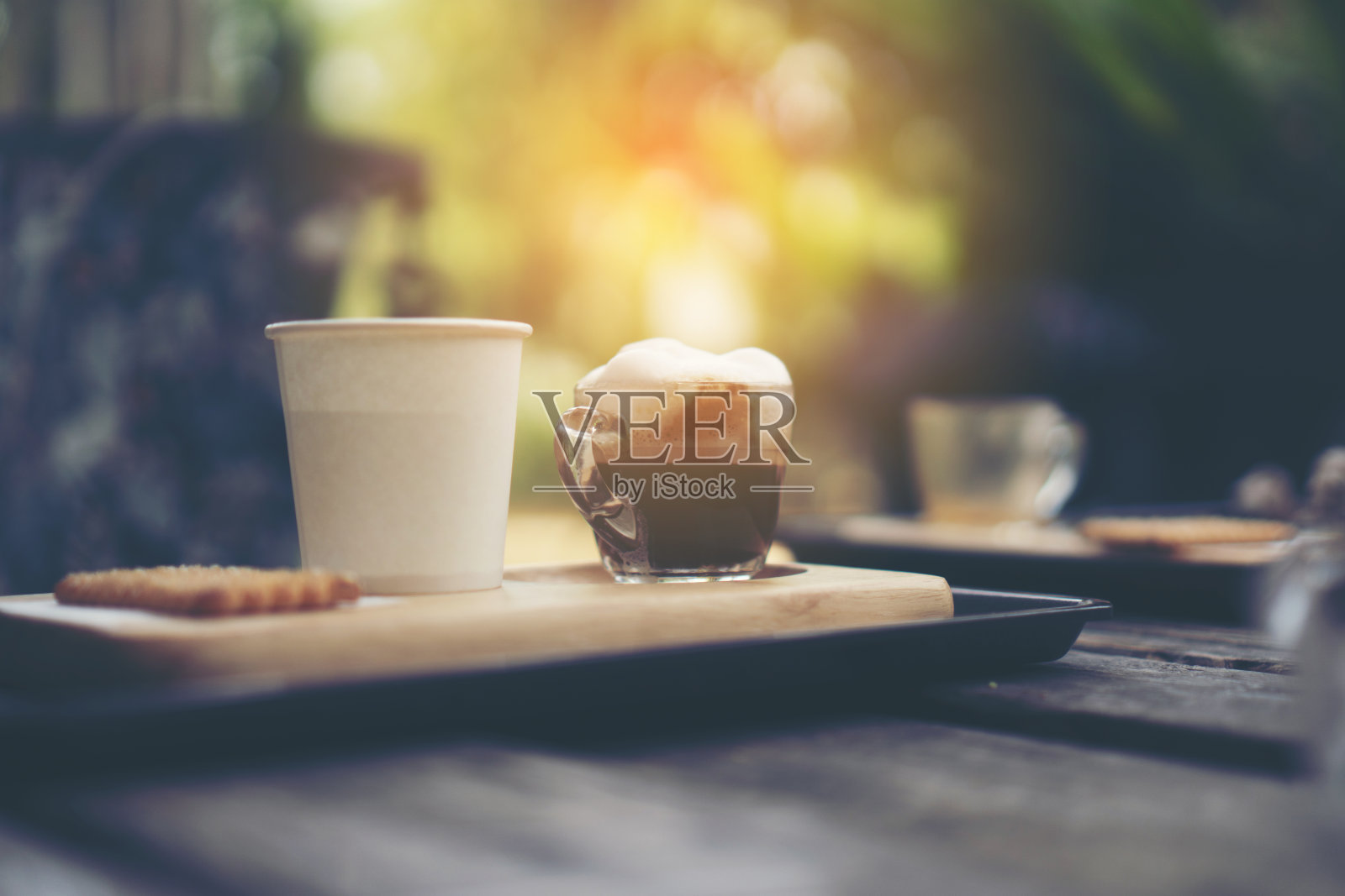 咖啡店咖啡杯-复古风格效果图照片摄影图片