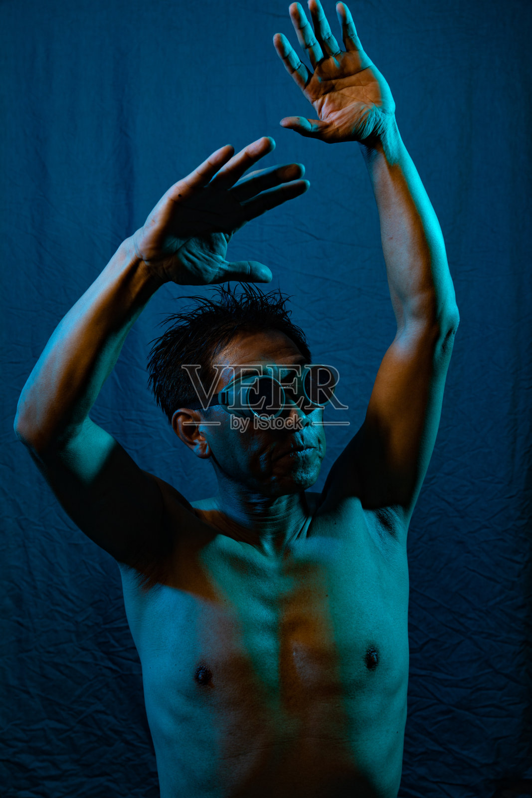 高级铁人形象训练照片摄影图片