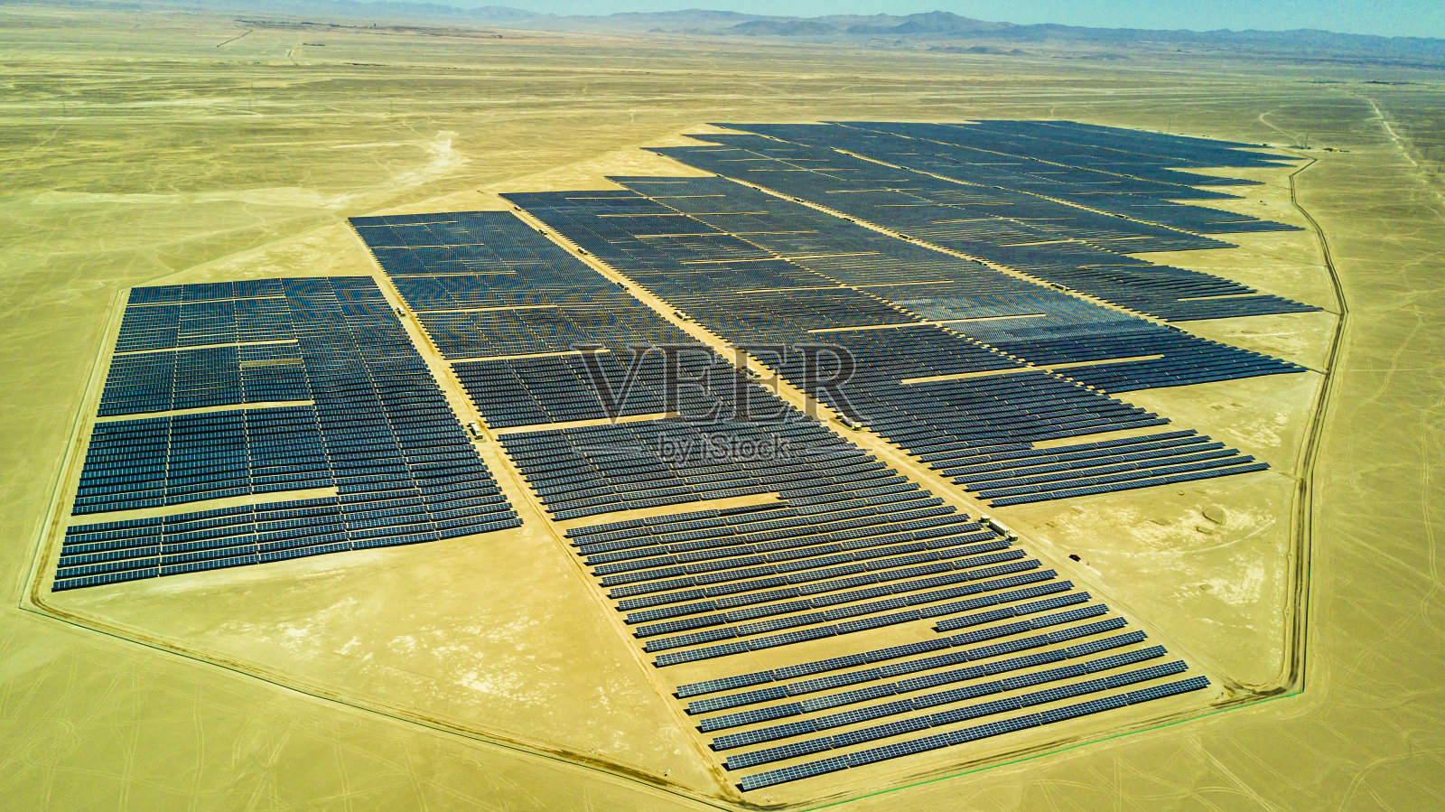 太阳能，一种减少二氧化碳排放的清洁方法，太阳能最好的地方是智利北部的阿塔卡马沙漠，所有的天文台都在那里照片摄影图片