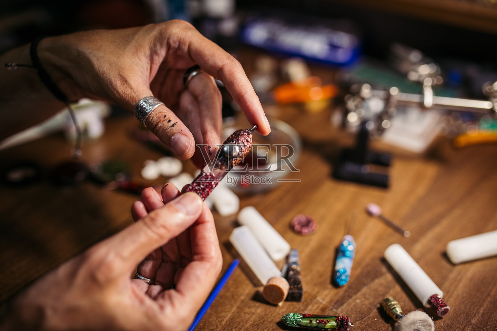 手工制作的首饰照片摄影图片