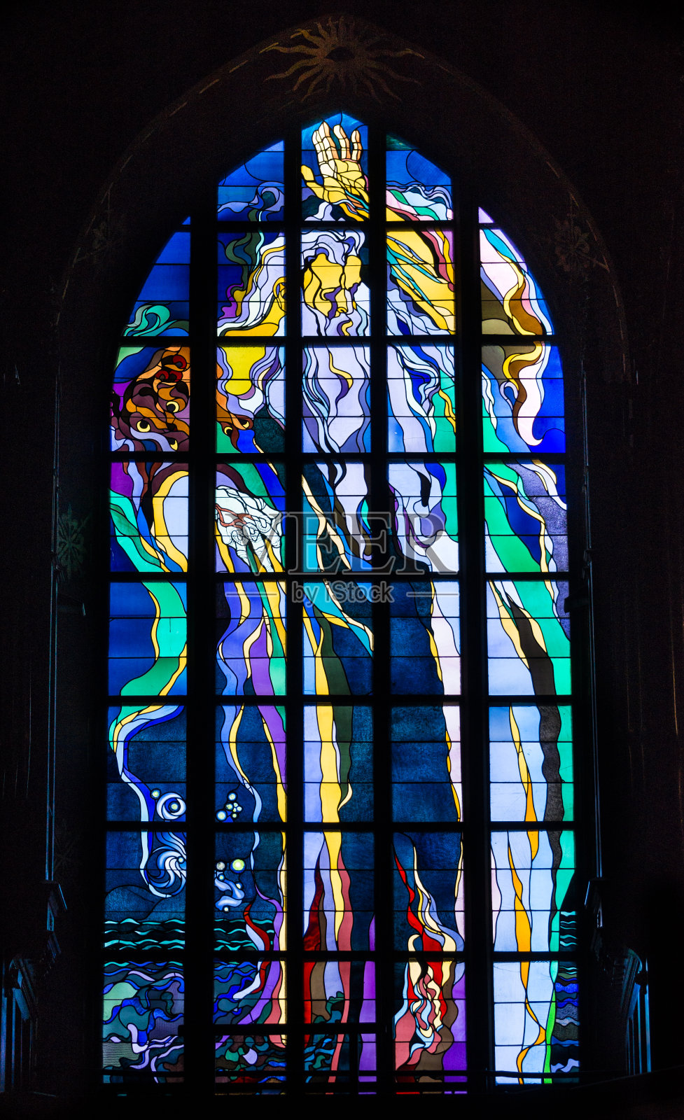 波兰克拉科夫方济各教堂的新艺术风格彩色玻璃窗照片摄影图片