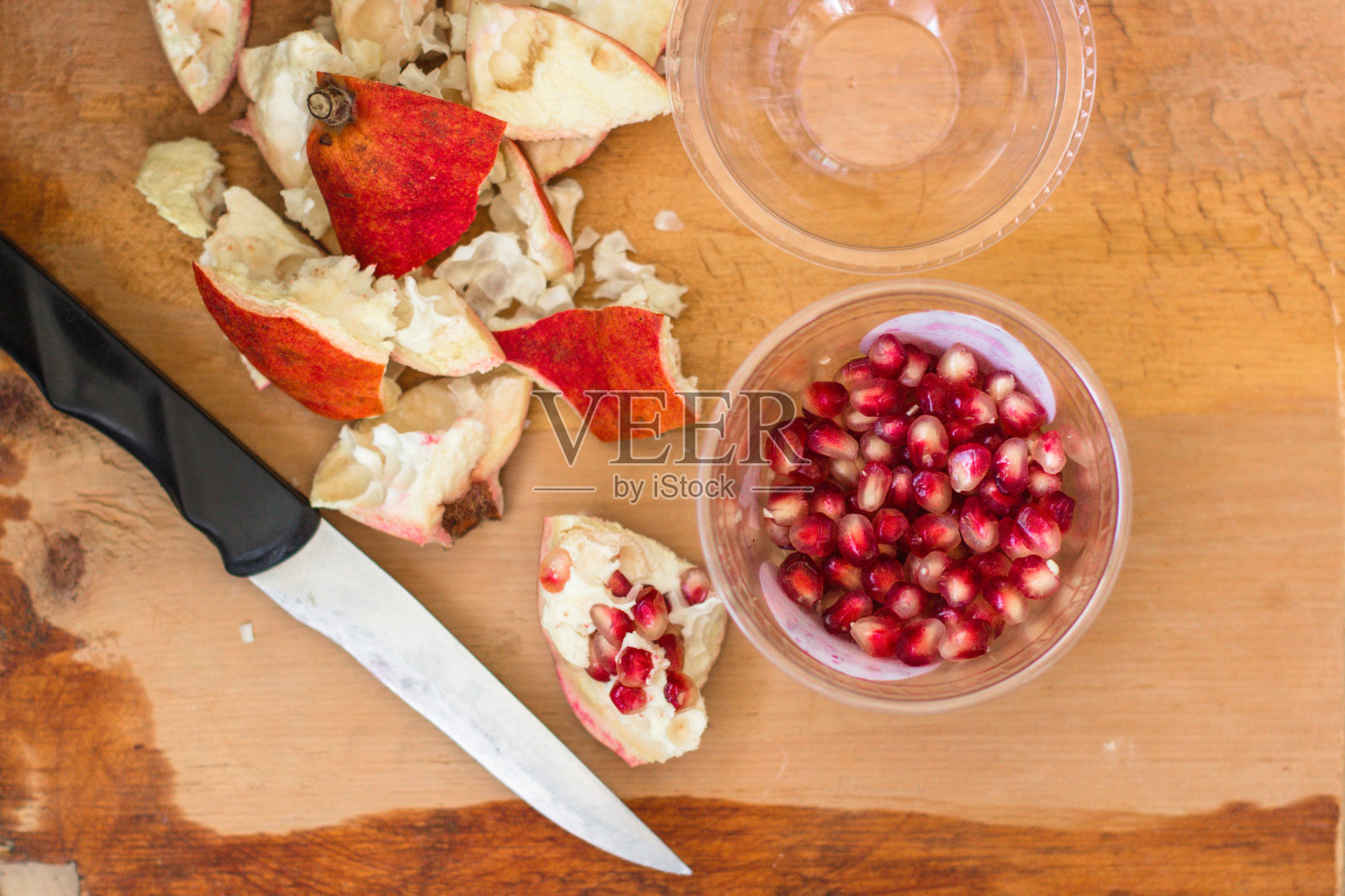 石榴-美味成熟的红色谷物(丰收)。食品的背景照片摄影图片