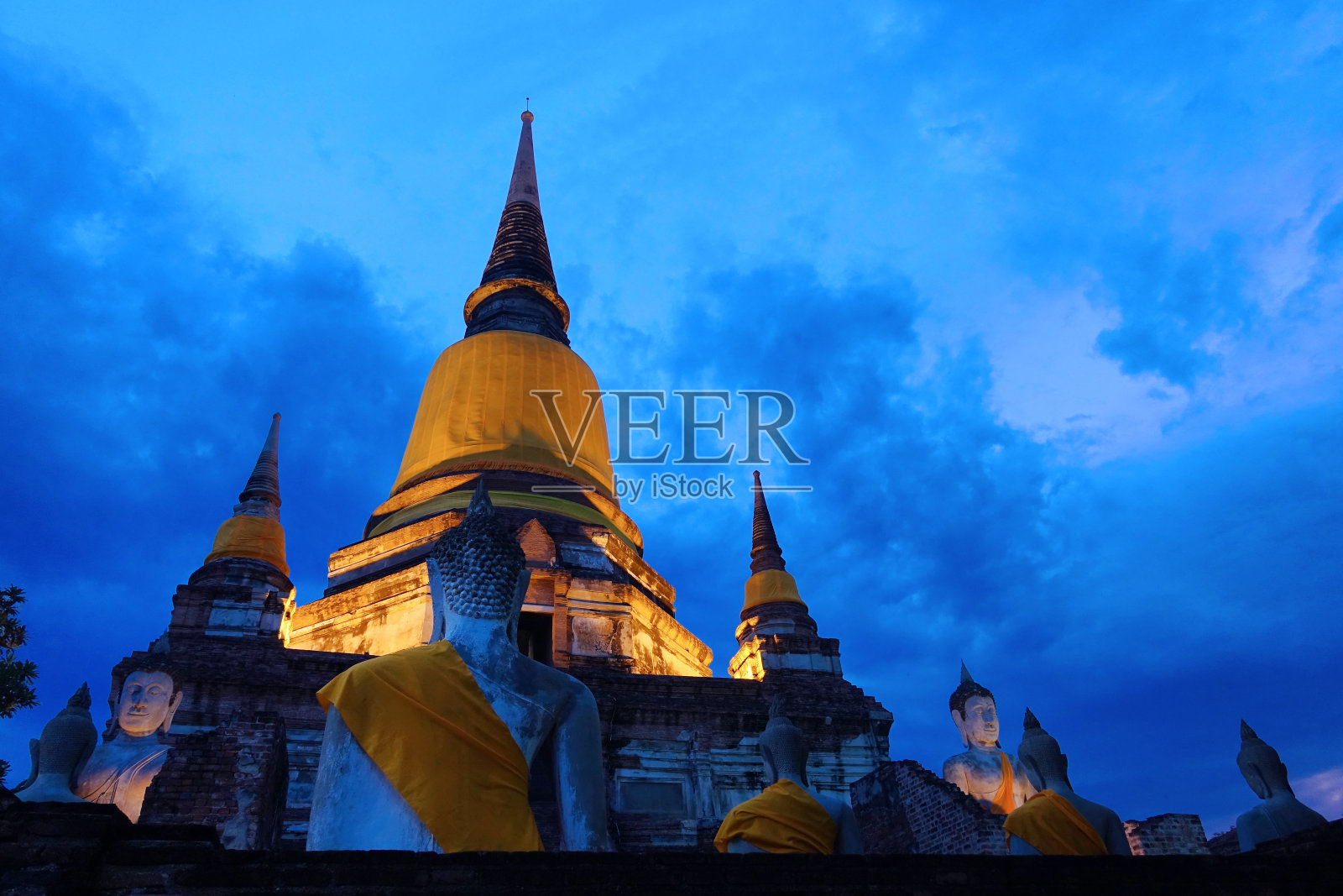 Yai Chaimongkol寺的大佛照片摄影图片