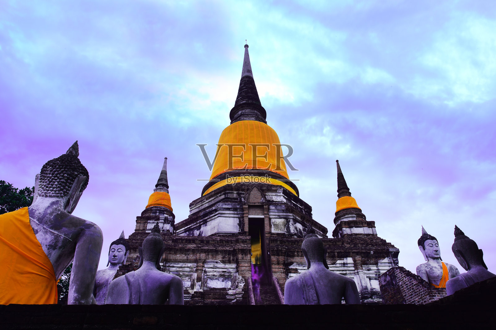 Yai Chaimongkol寺的大佛照片摄影图片