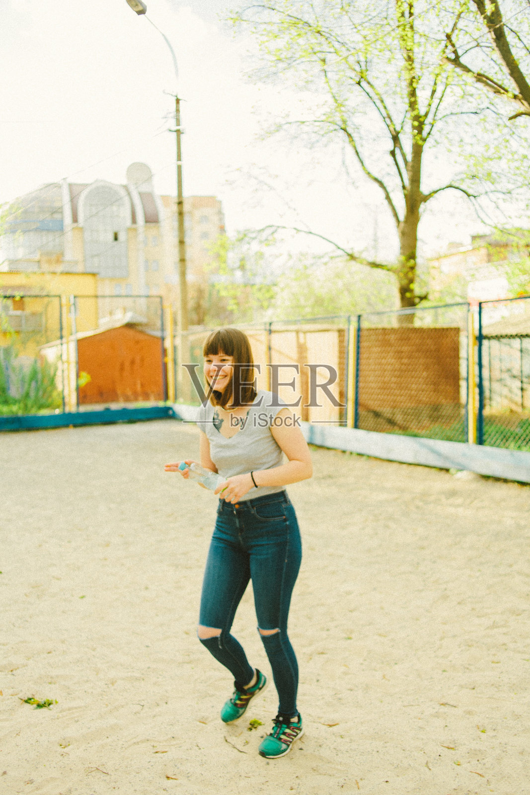 一个年轻漂亮的女人的肖像照片摄影图片