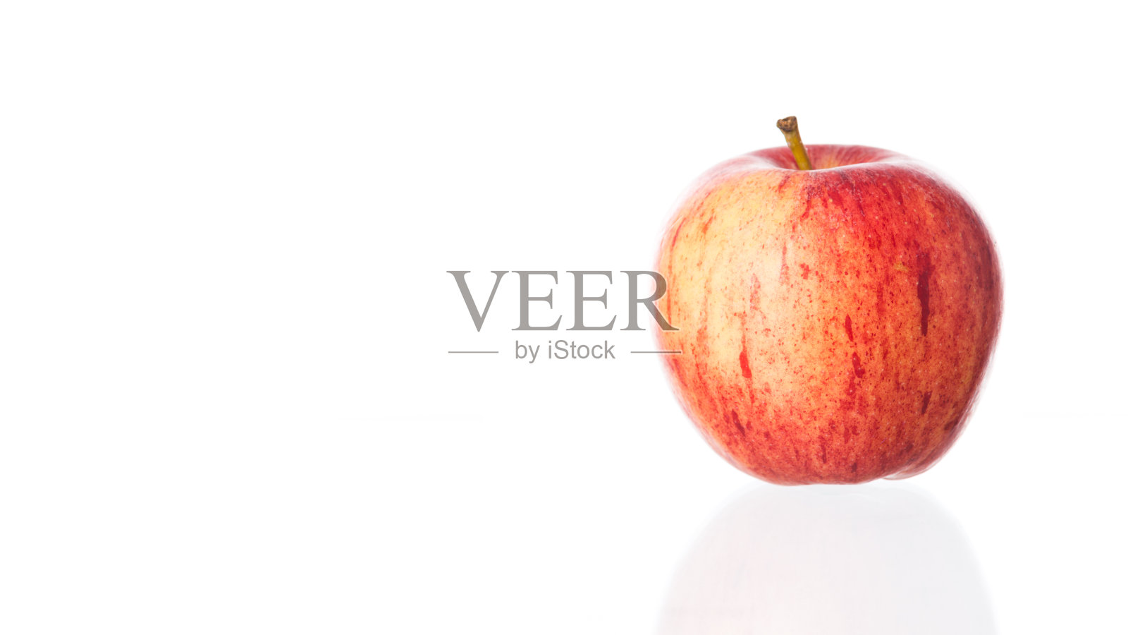 白色背景上的新鲜红苹果。照片摄影图片