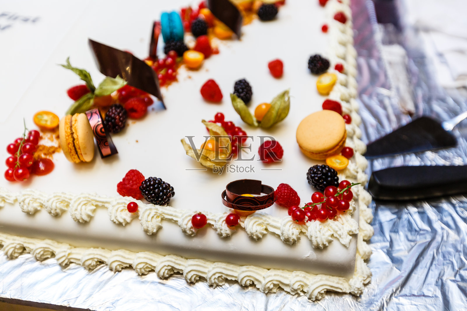 蛋糕和草莓照片摄影图片
