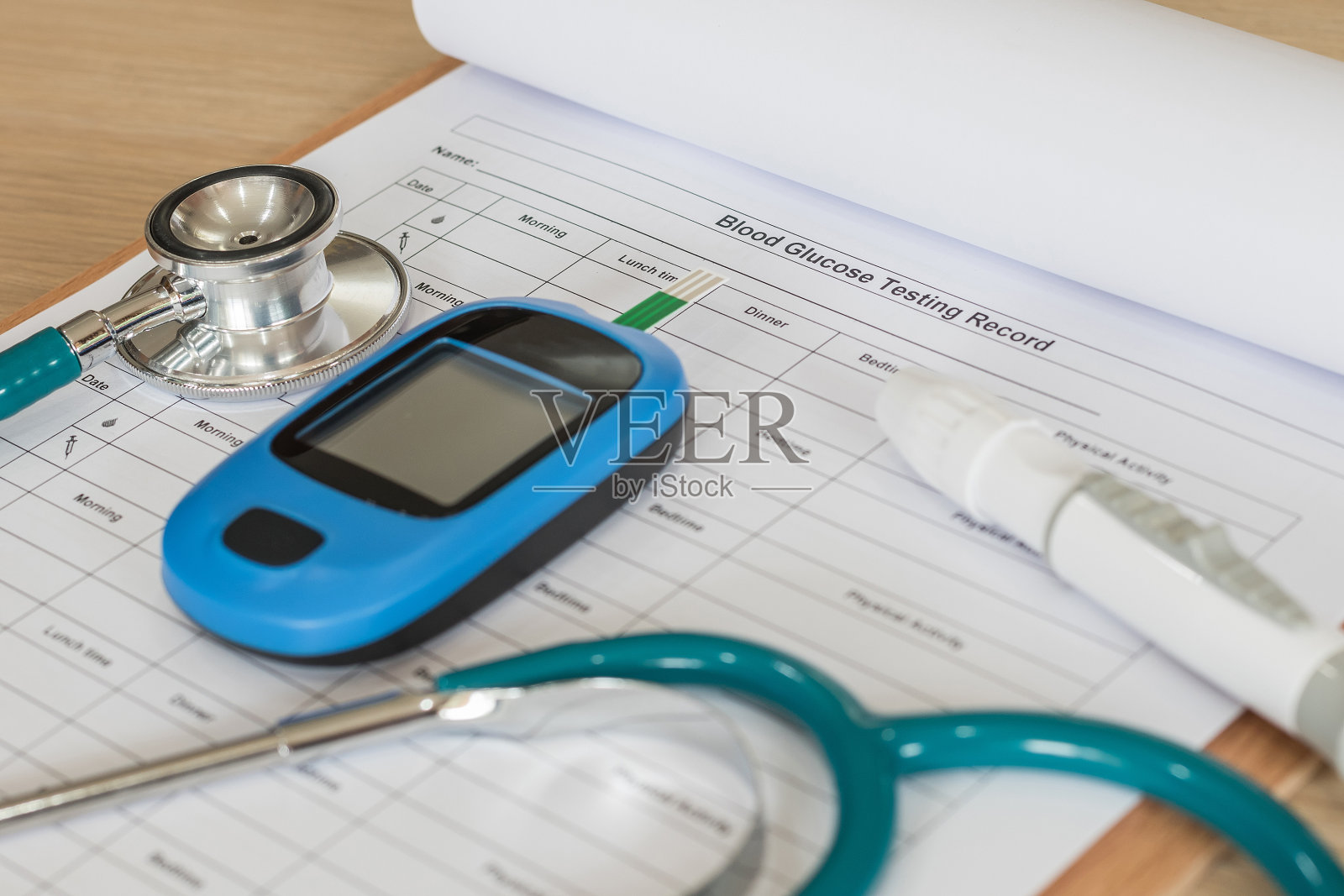 世界糖尿病日，美国全国糖尿病意识月的概念与血滴检查工具包的背景照片摄影图片