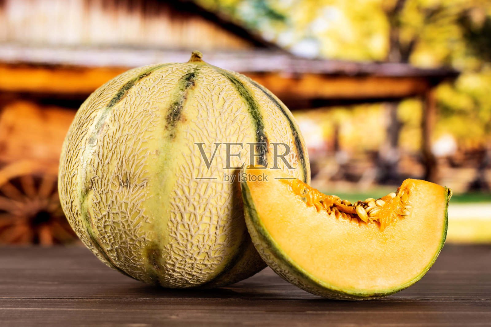 新鲜甜瓜配哈密瓜车照片摄影图片