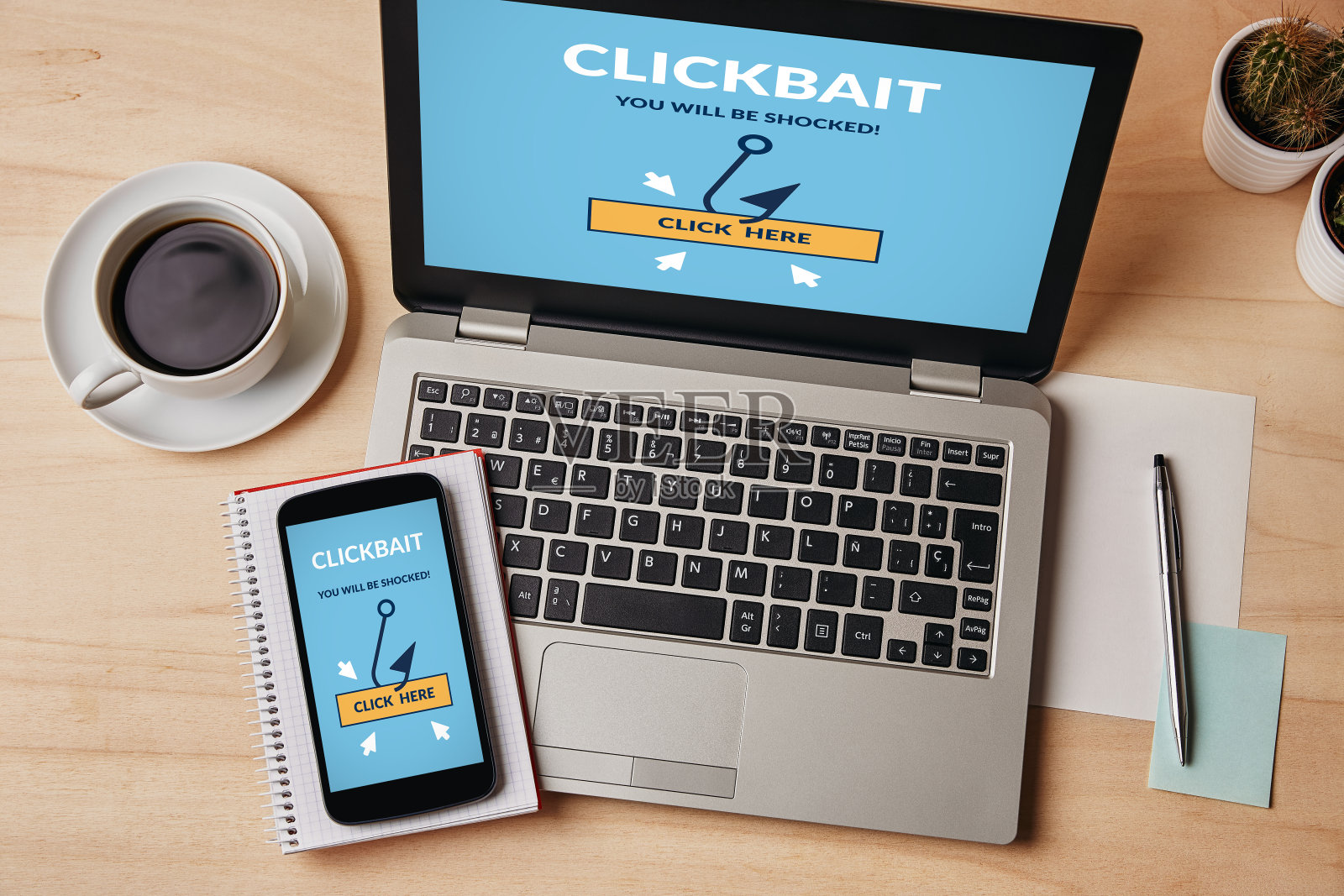 在笔记本电脑和智能手机屏幕上的点击诱饵概念照片摄影图片