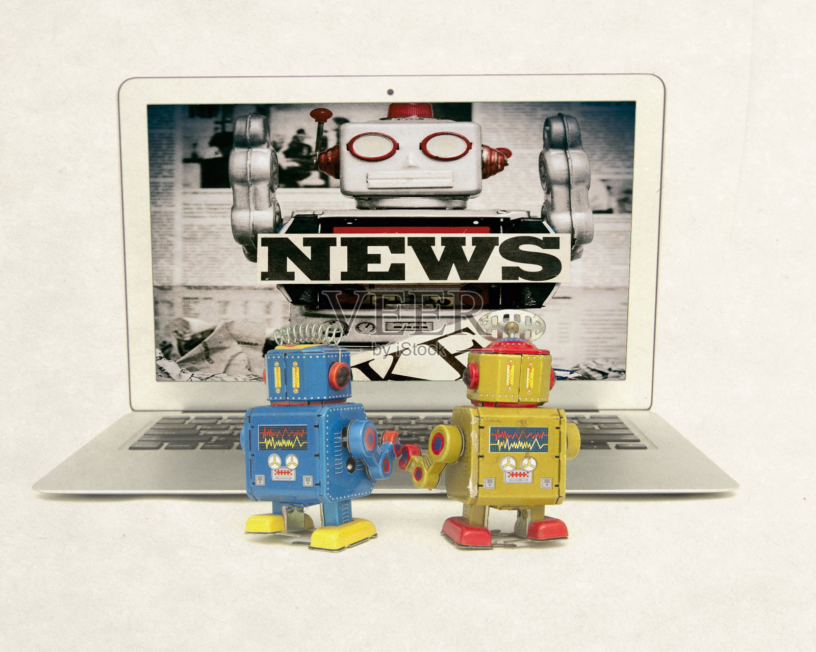 两个复古机器人学习看假新闻照片摄影图片