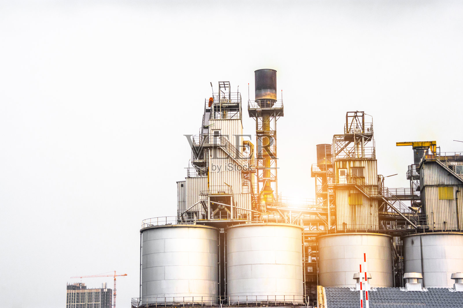 工业园区。石油和天然气炼制工业工厂。照片摄影图片