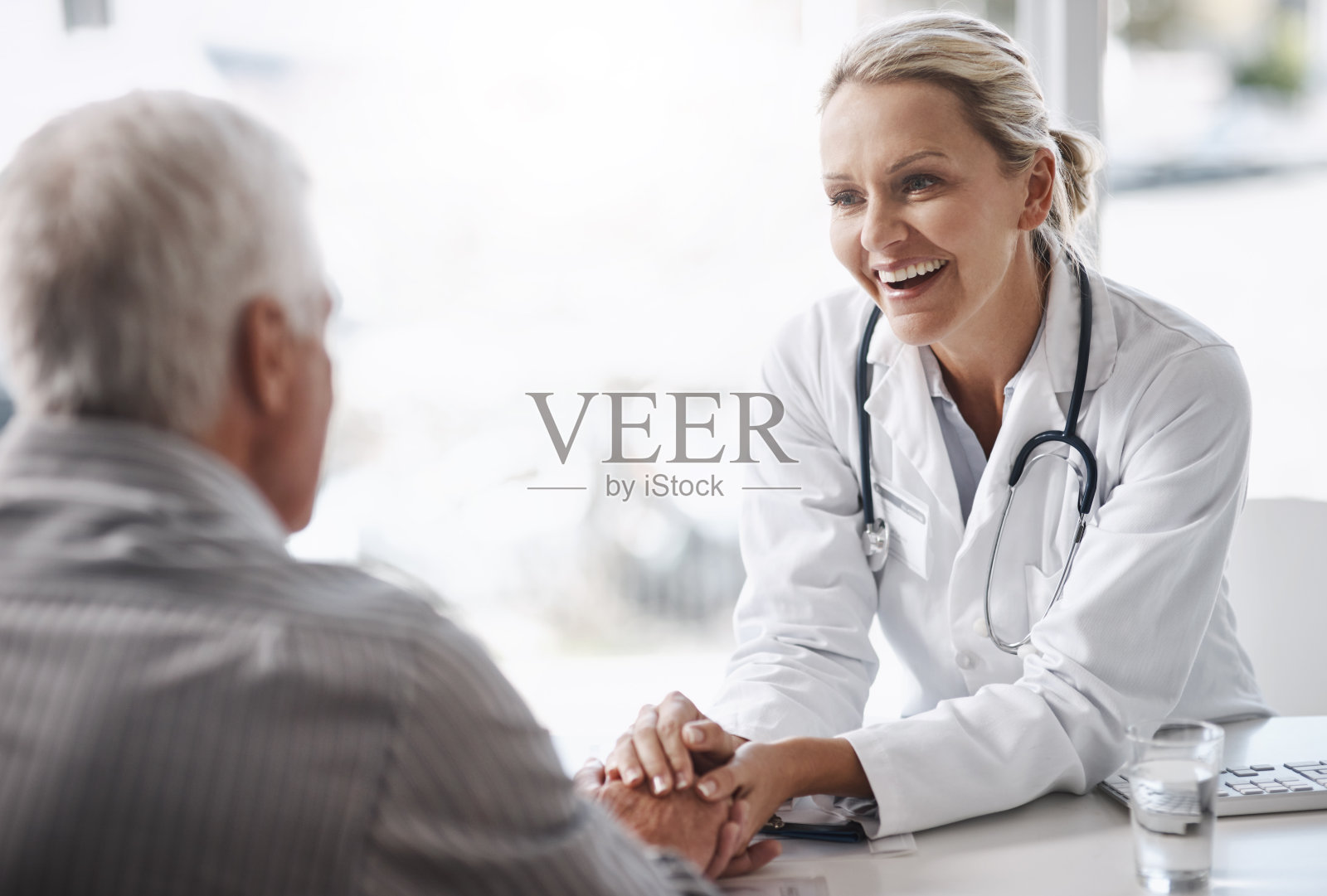 我很高兴看到你身体这么好照片摄影图片