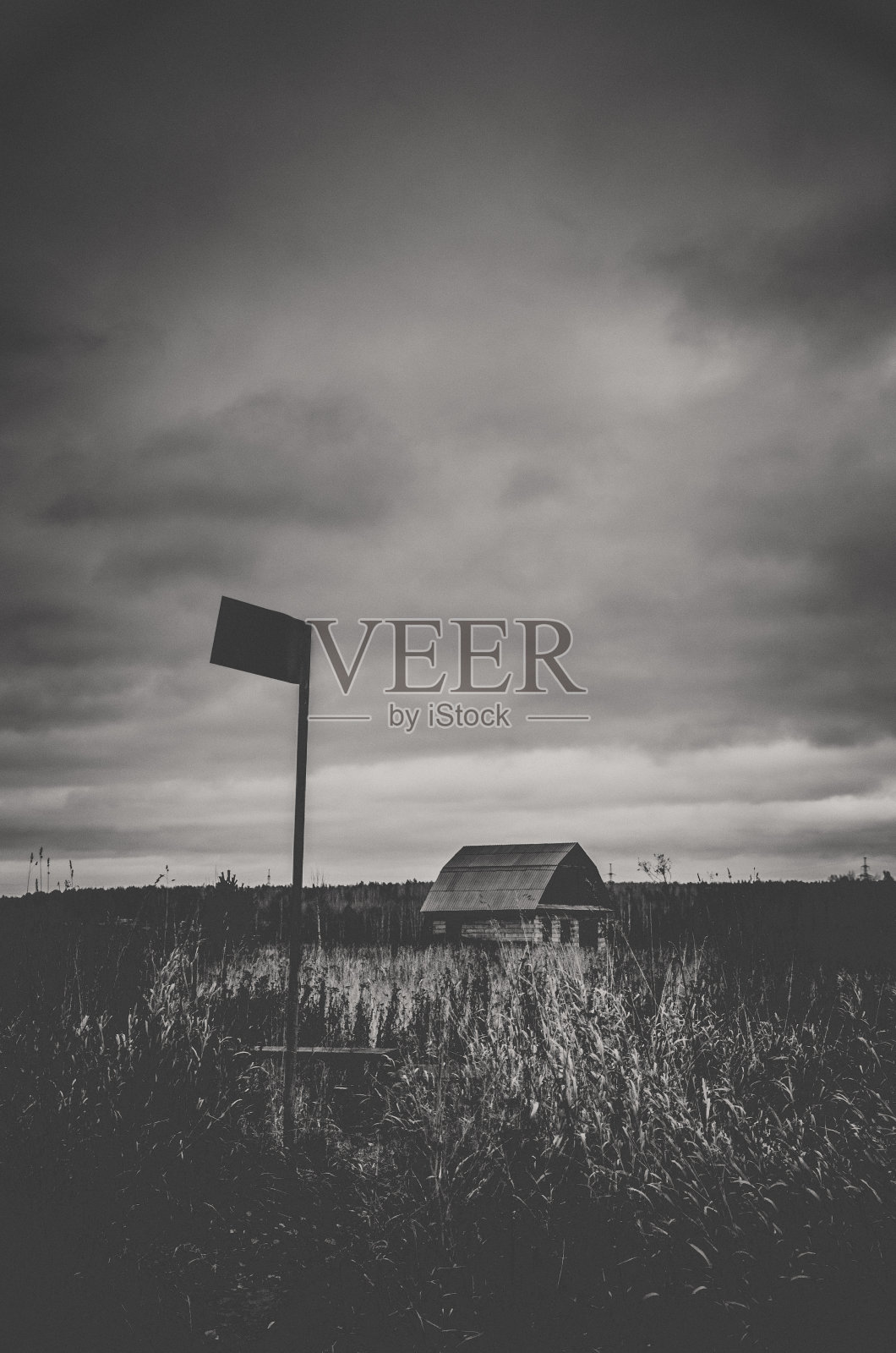 废弃房屋的末日景象照片摄影图片