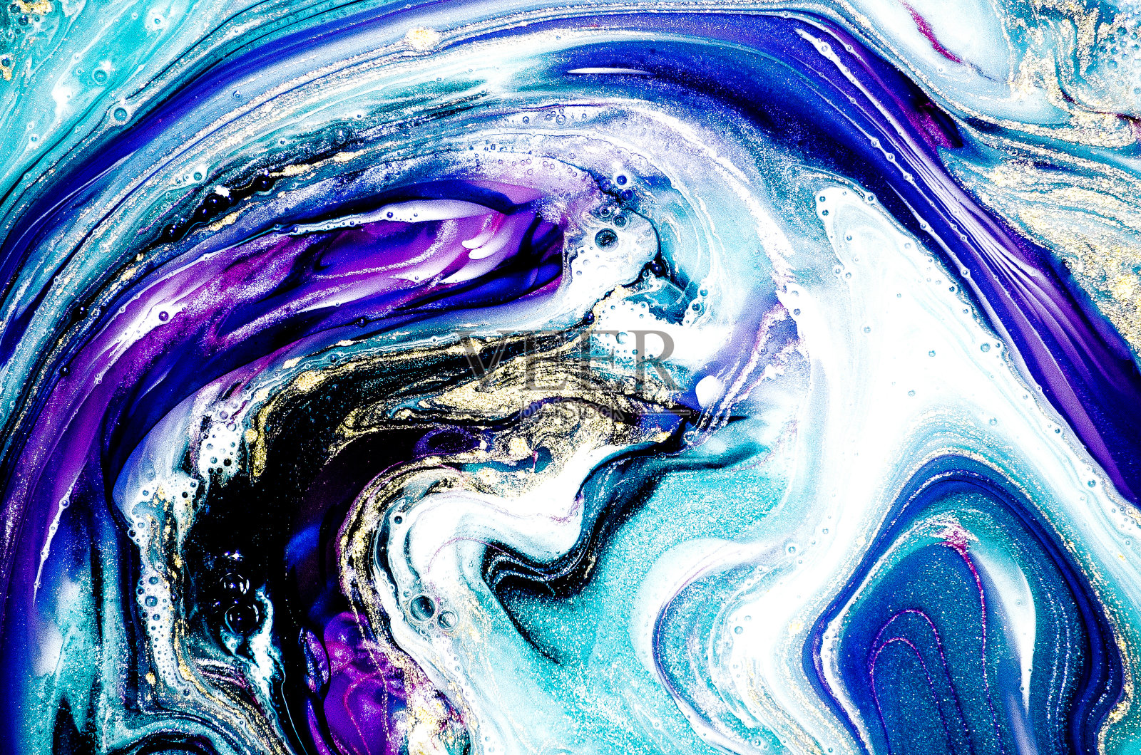 抽象的海洋——艺术。自然的奢侈品。风格结合了大理石的漩涡或玛瑙的波纹。非常漂亮的蓝色油漆加上金粉。照片摄影图片