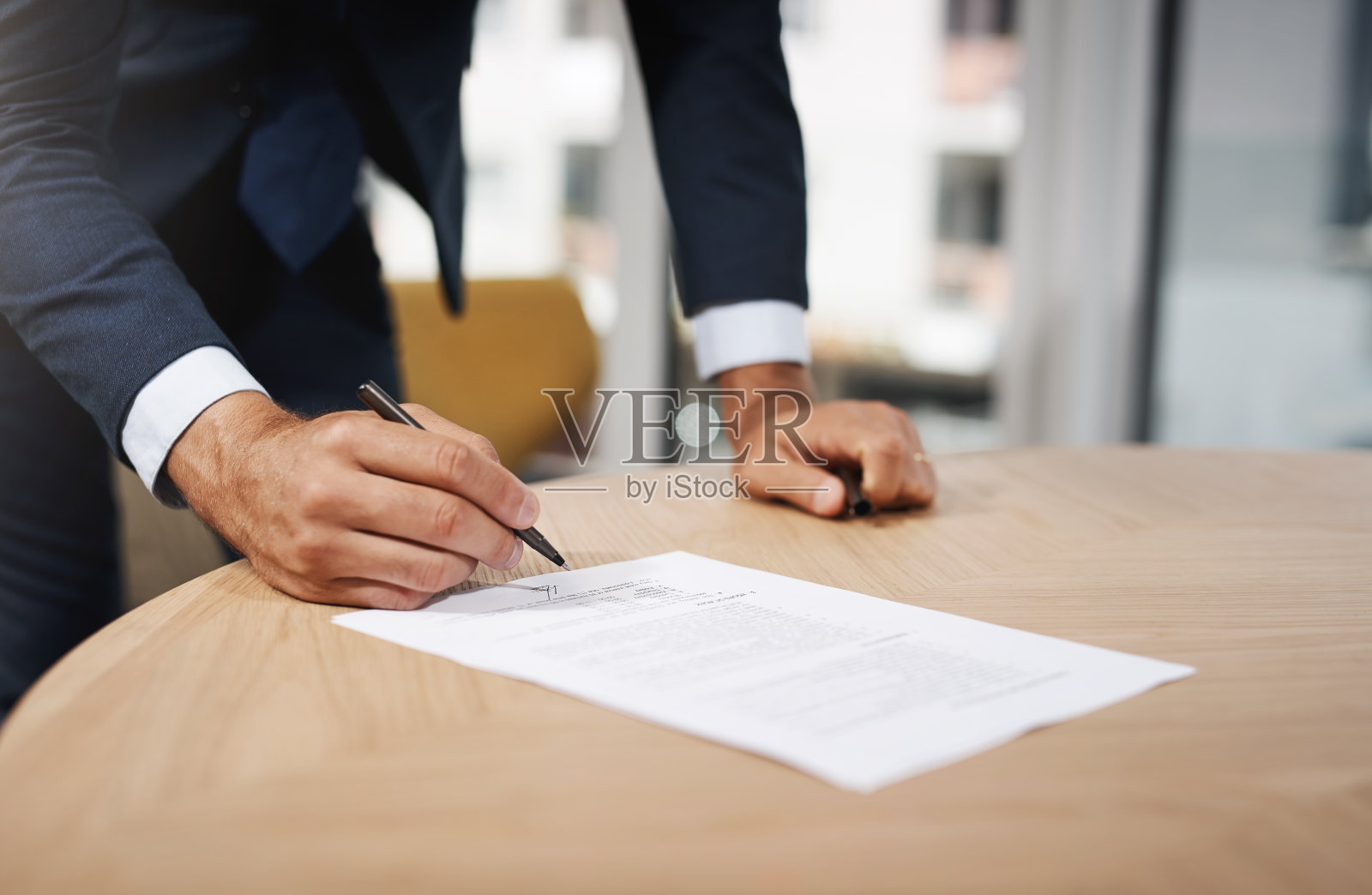 只需要一个签名就可以开启伟大的事业照片摄影图片