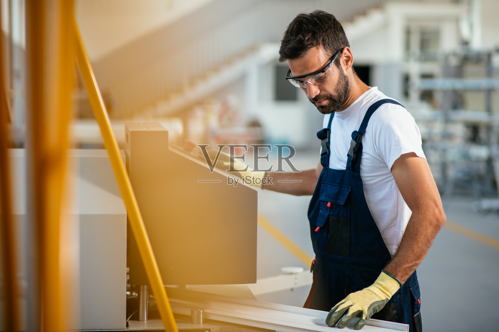 工厂的工人照片摄影图片