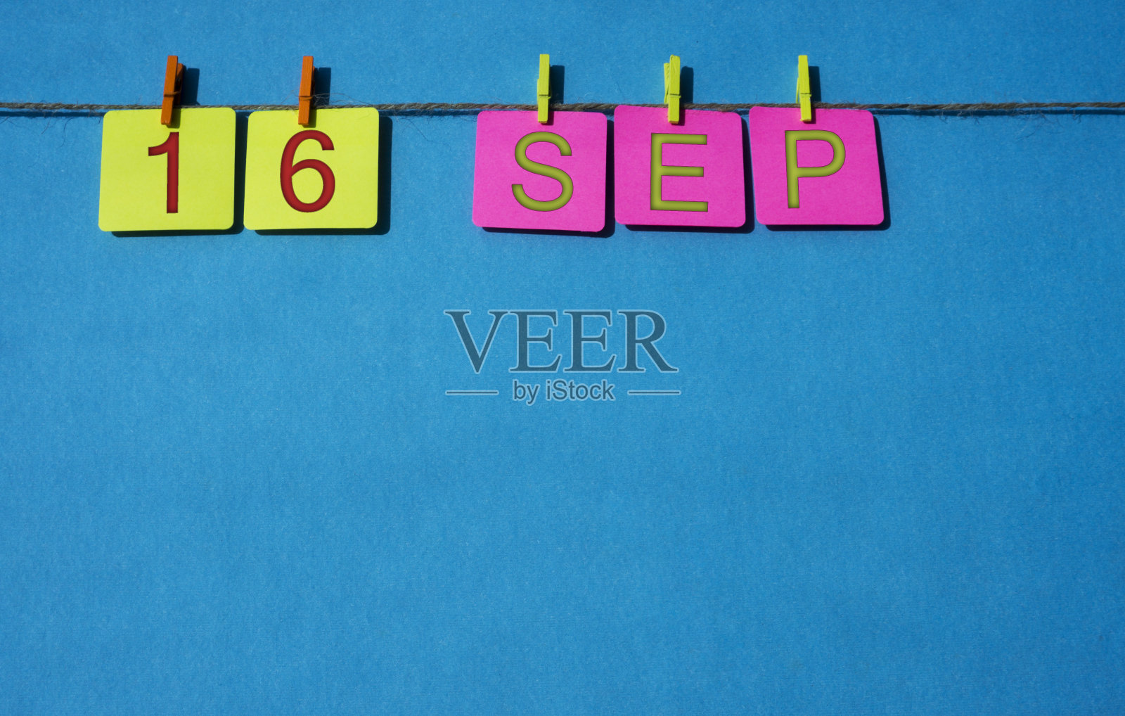 九月，用绳色纸抄写挂历照片摄影图片