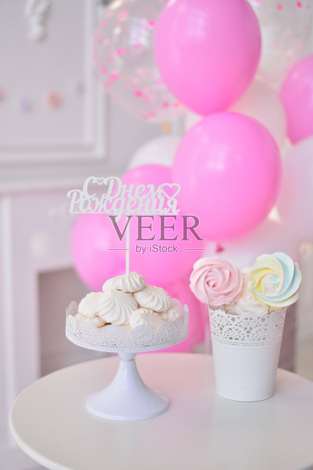 孩子的生日。女孩的生日。照片摄影图片