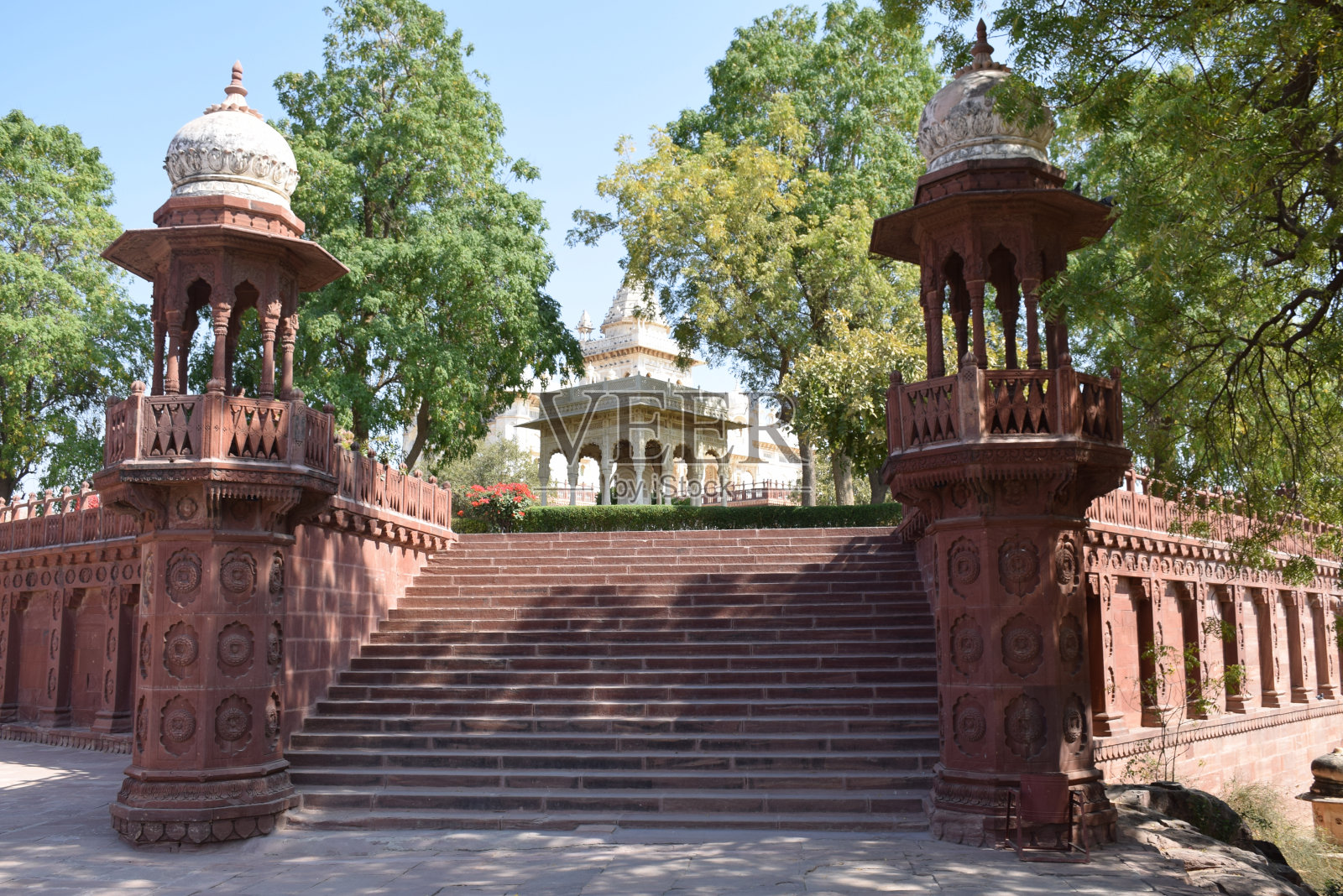 焦特布尔邦的王公萨达·辛格为纪念他的父亲于1899年在印度拉贾斯坦邦焦特布尔修建的贾斯旺特·塔达纪念碑照片摄影图片