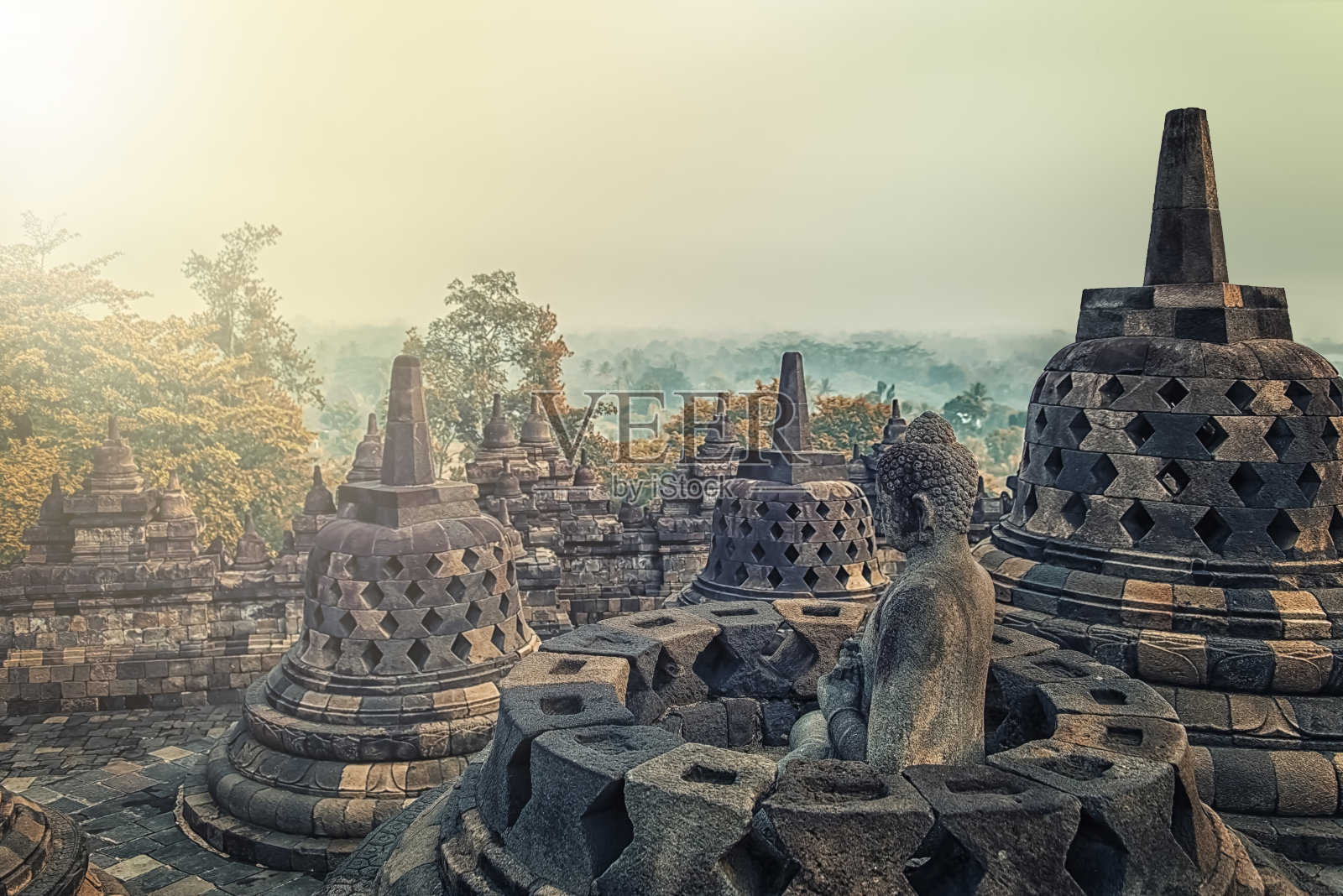 印度尼西亚爪哇中部婆罗浮屠建筑群照片摄影图片